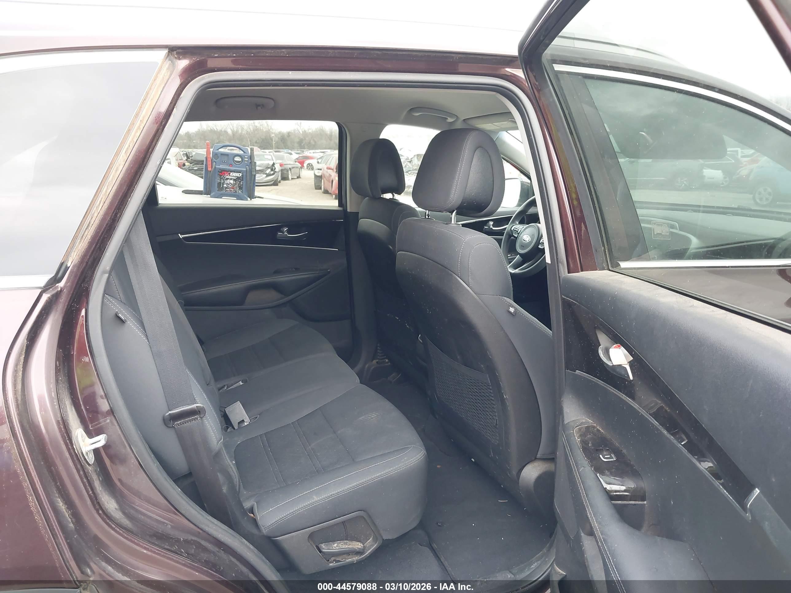 KIA SORENTO image 8