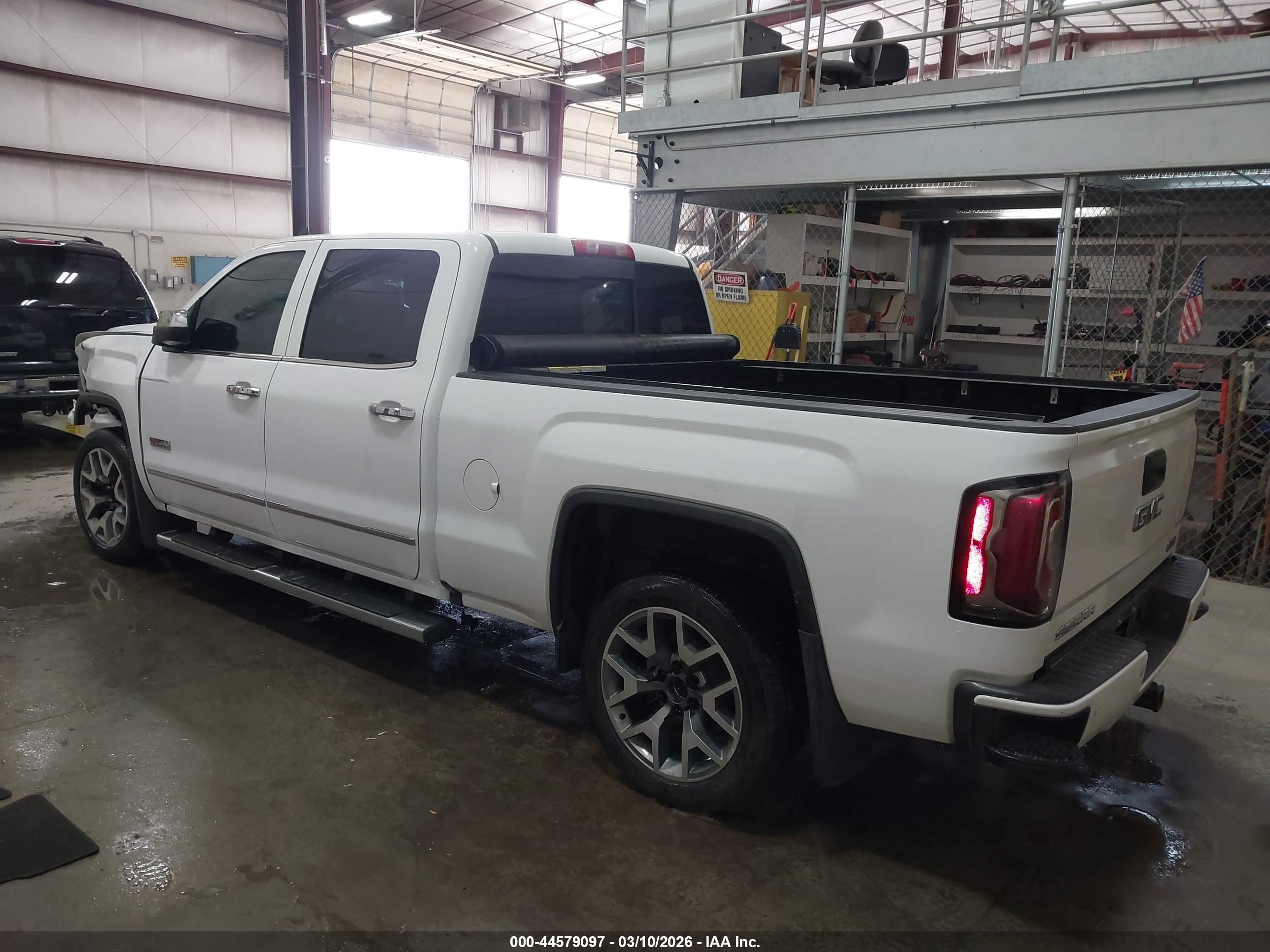 GMC SIERRA image 3