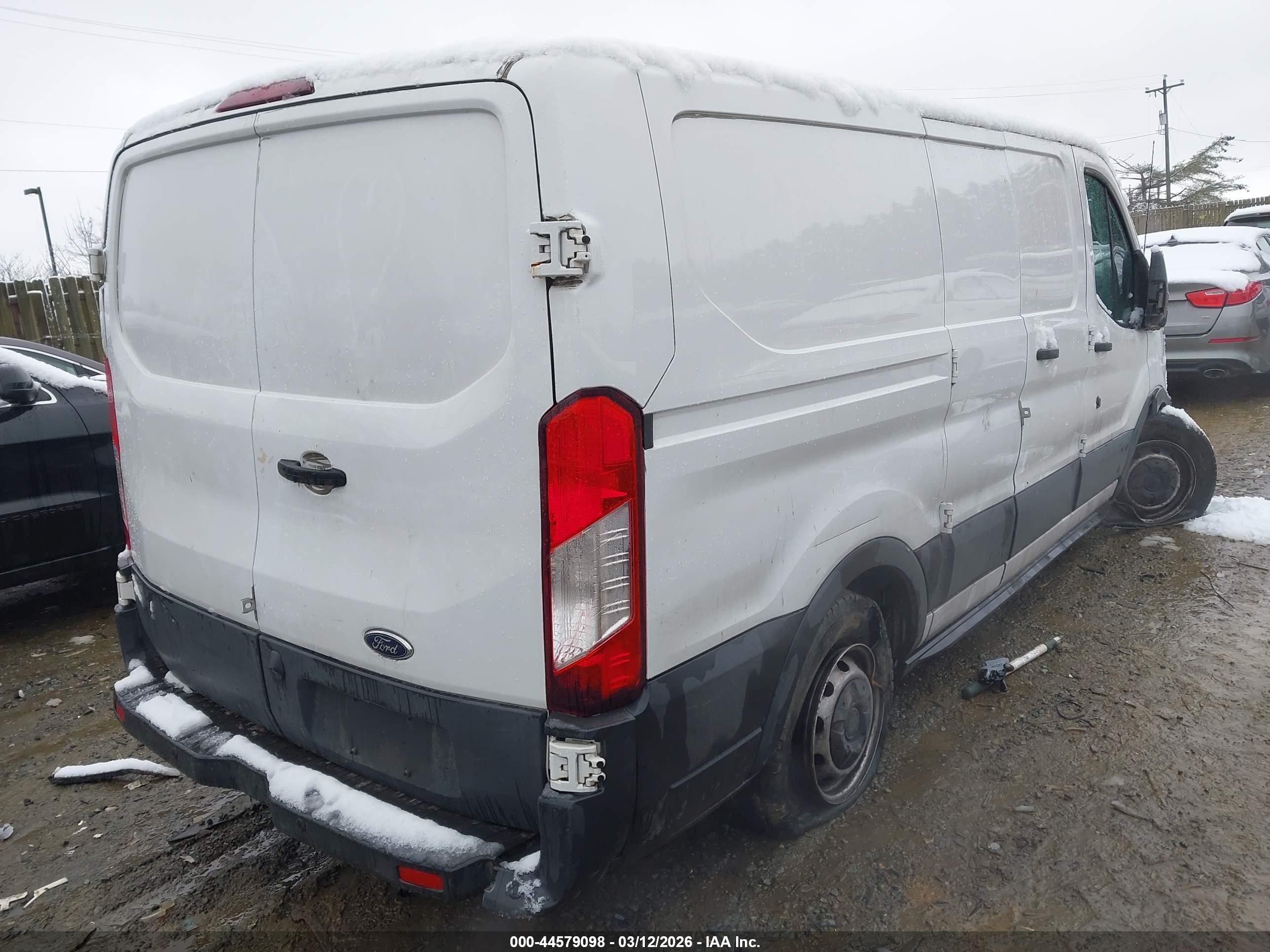 FORD TRANSIT-150 image 4