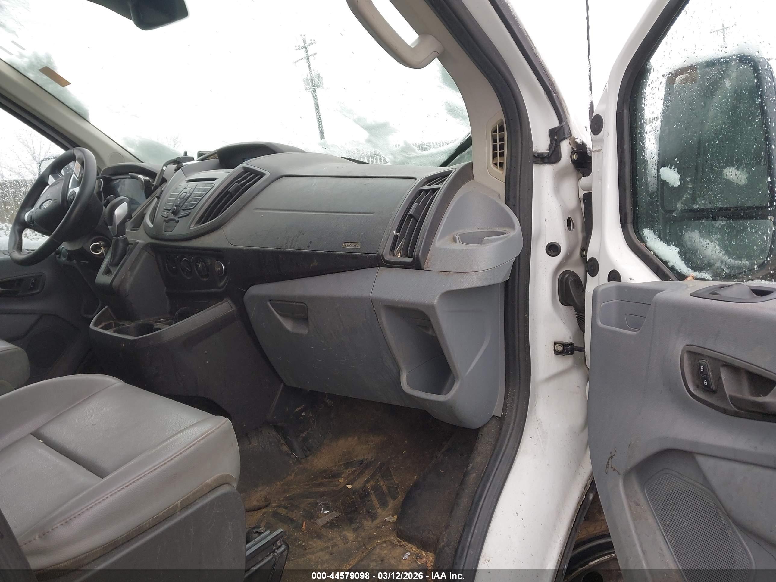 FORD TRANSIT-150 image 5