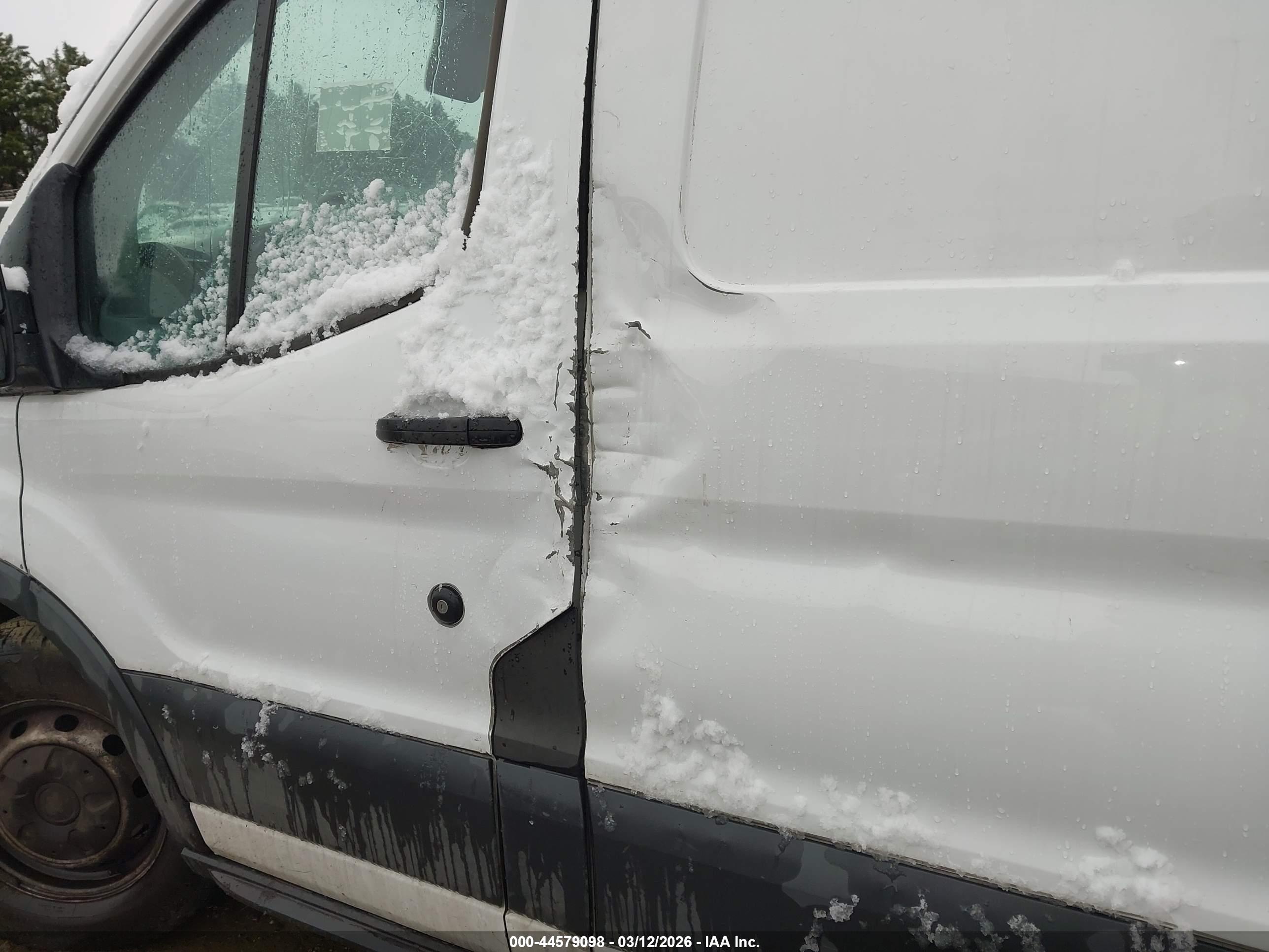 FORD TRANSIT-150 image 6