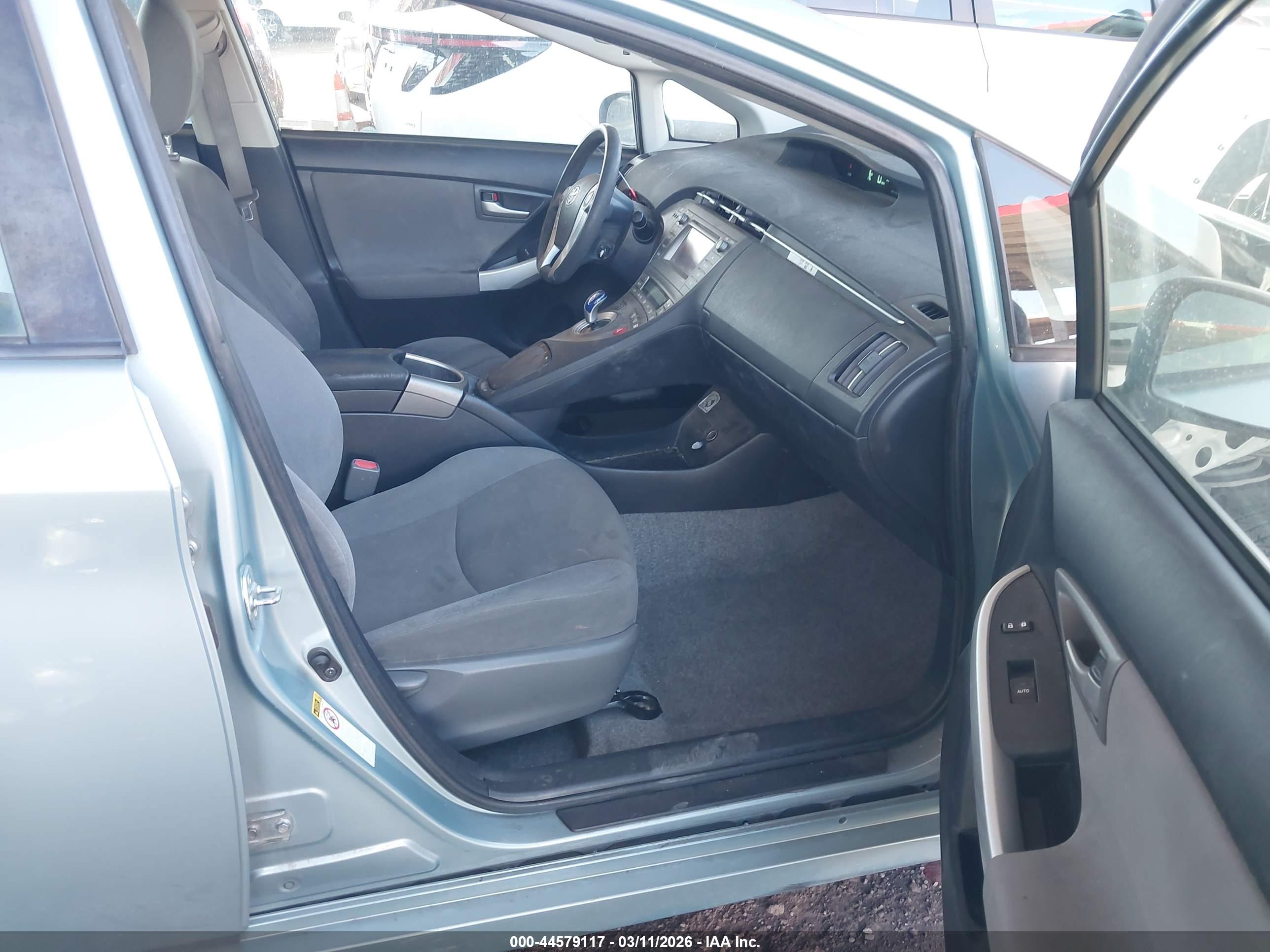 TOYOTA PRIUS image 5