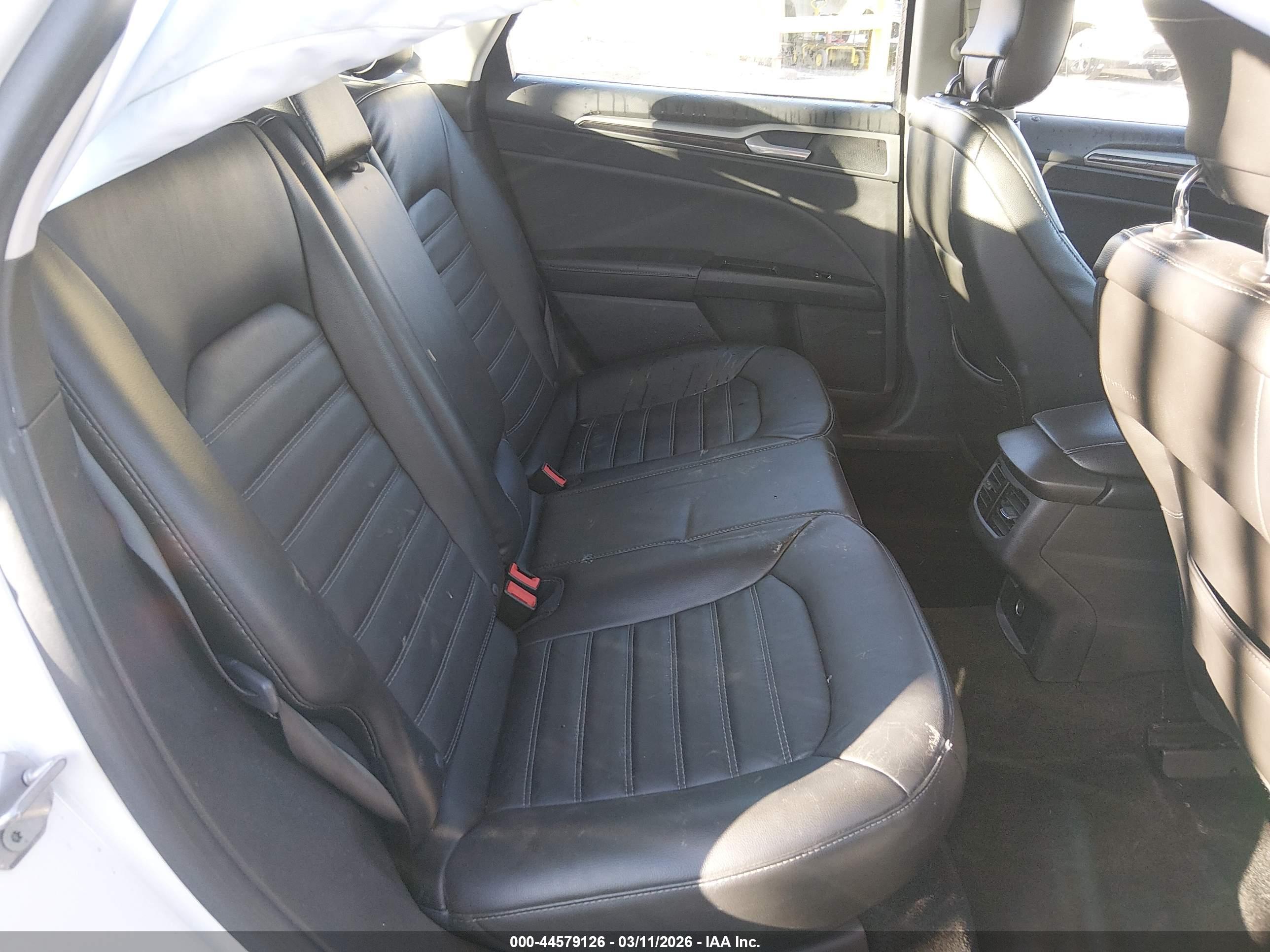 FORD FUSION image 8