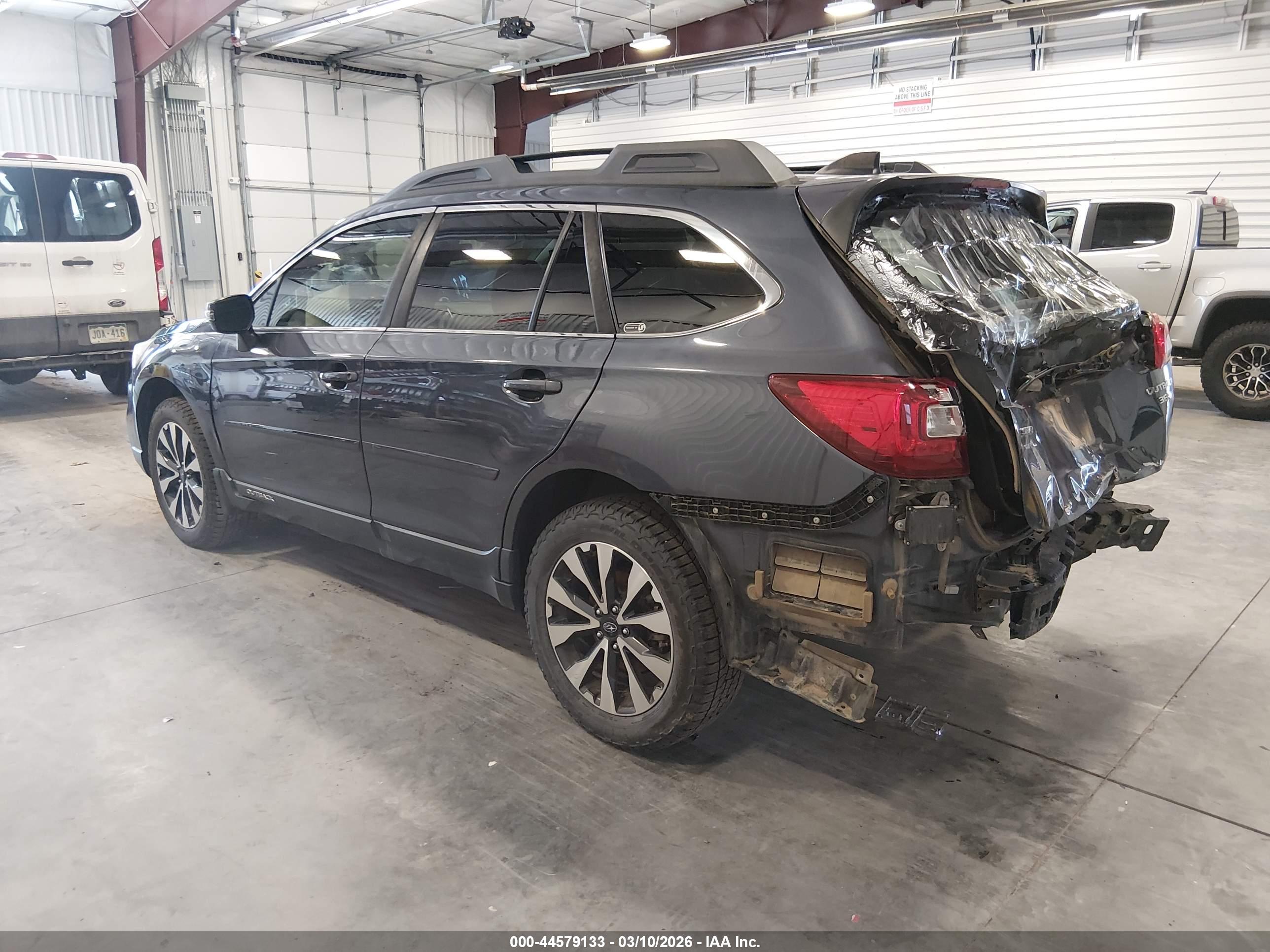 SUBARU OUTBACK image 3