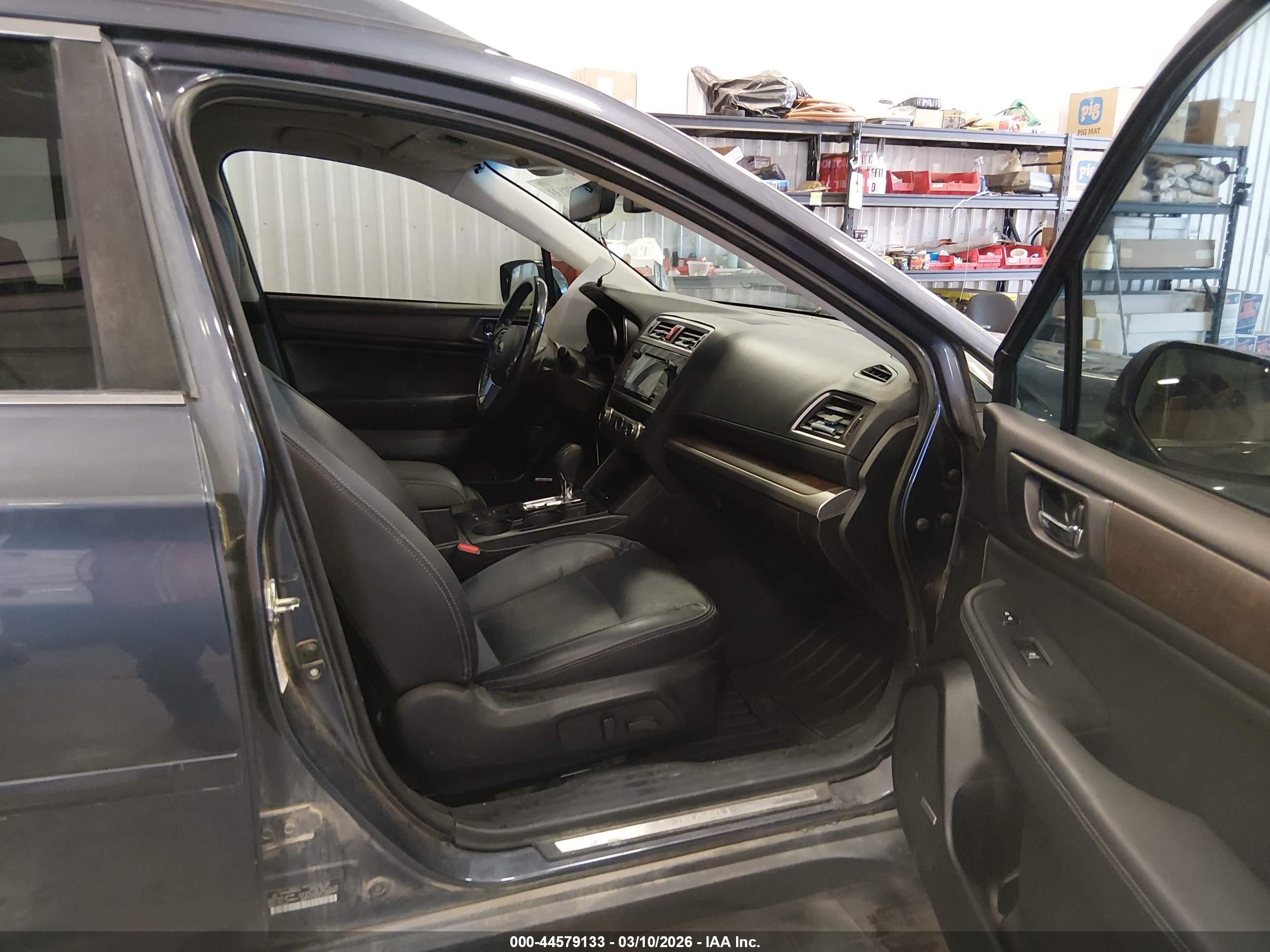 SUBARU OUTBACK image 5
