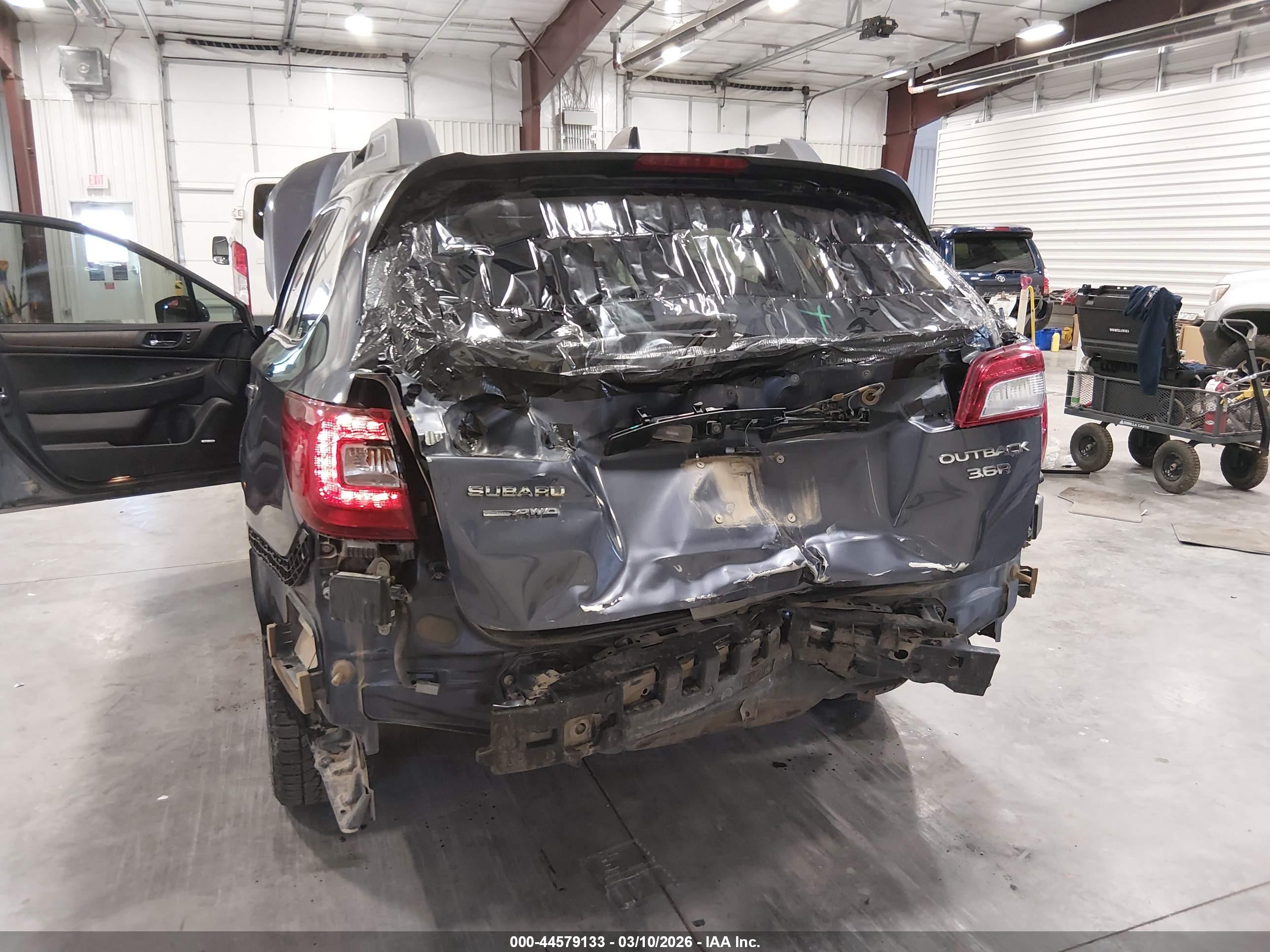 SUBARU OUTBACK image 6