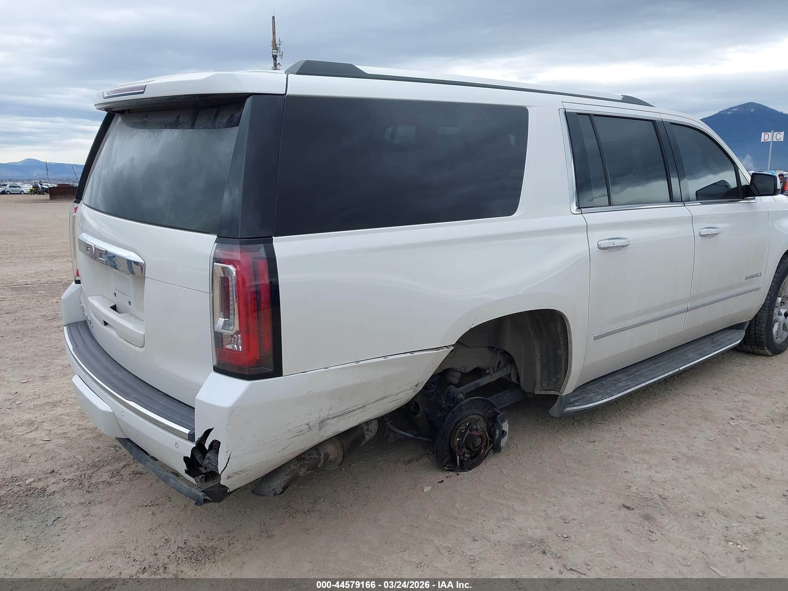 GMC YUKON image 6