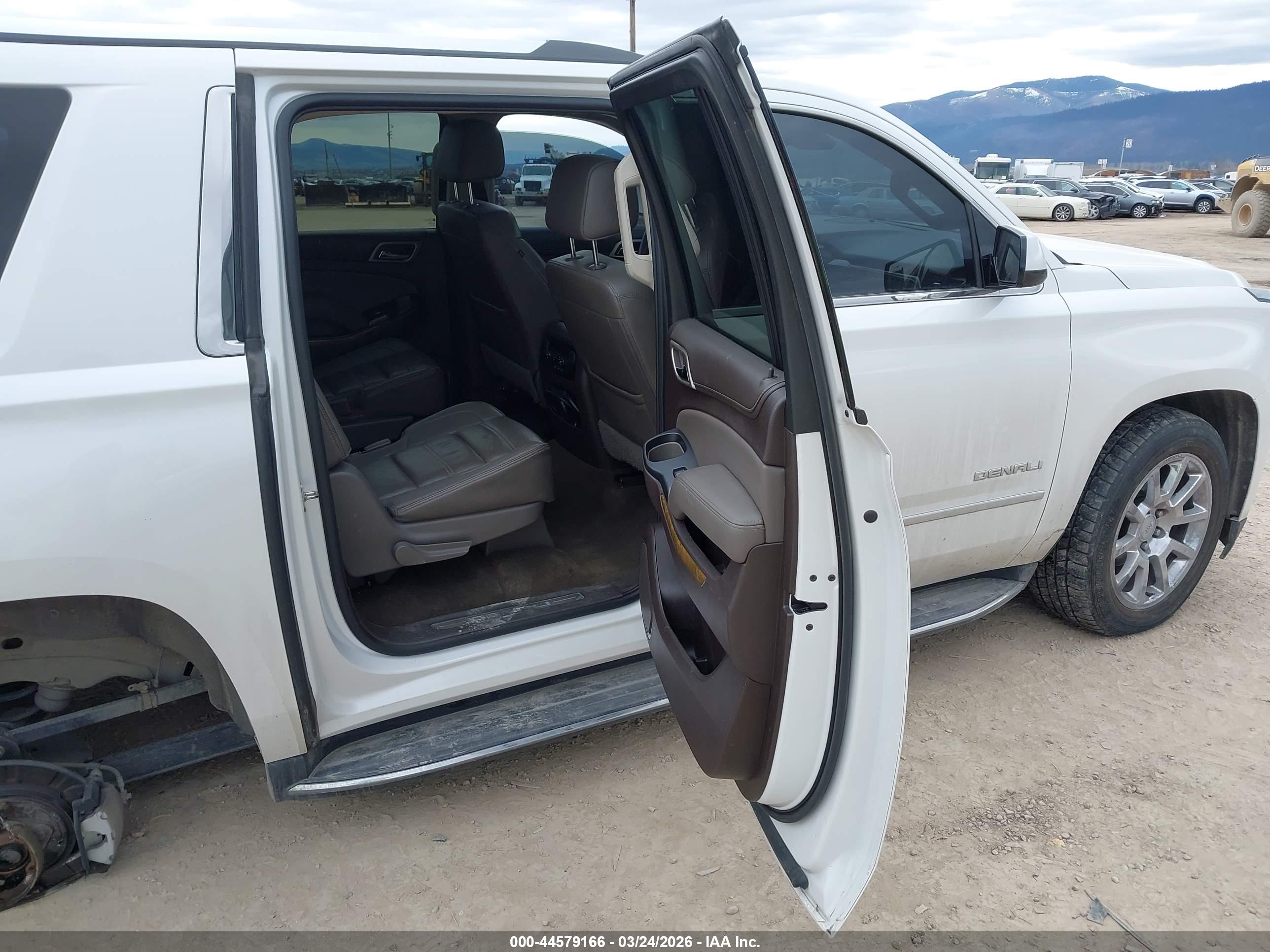 GMC YUKON image 8