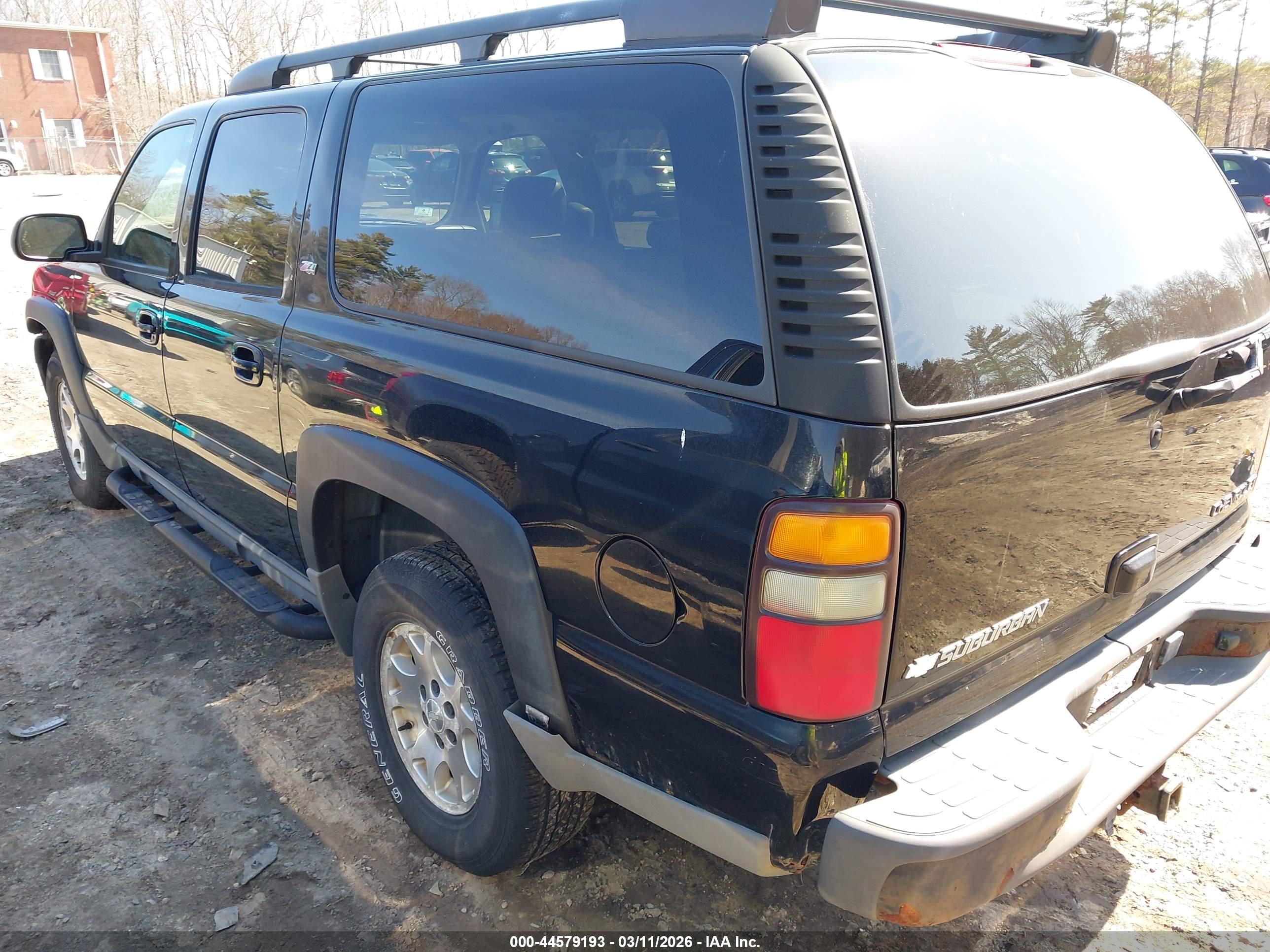 CHEVROLET SUBURBAN image 3