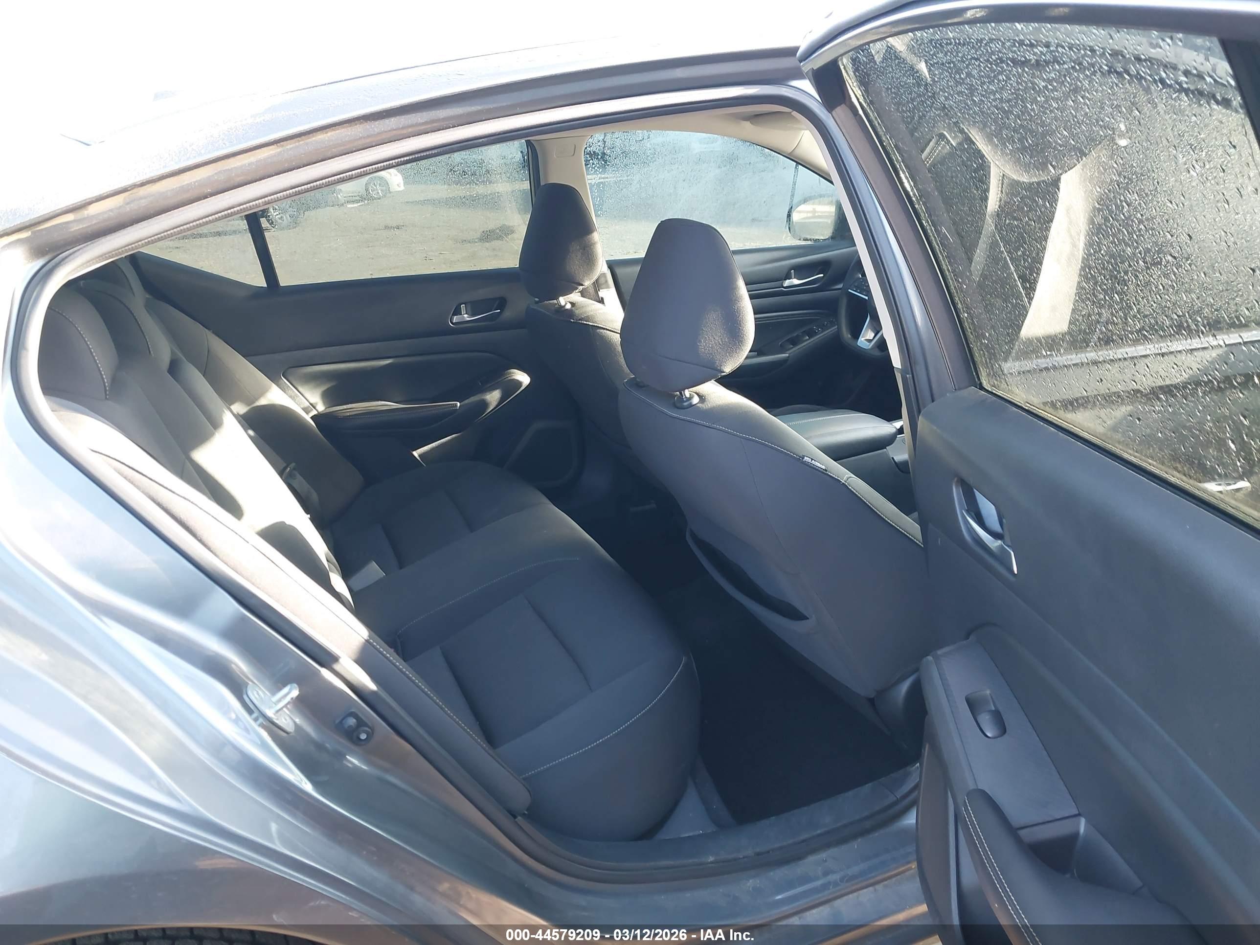 NISSAN ALTIMA image 8