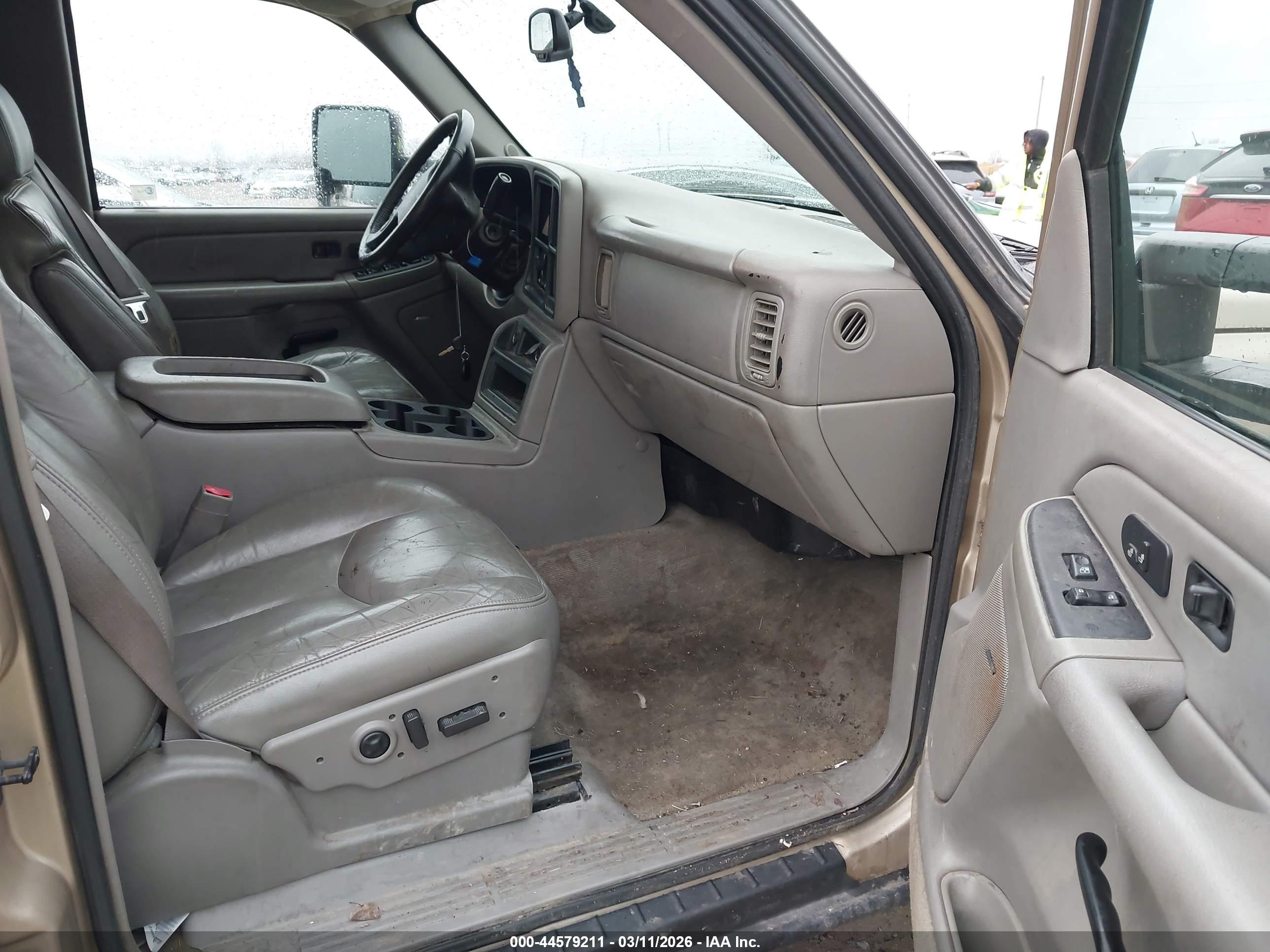 CHEVROLET SILVERADO image 5