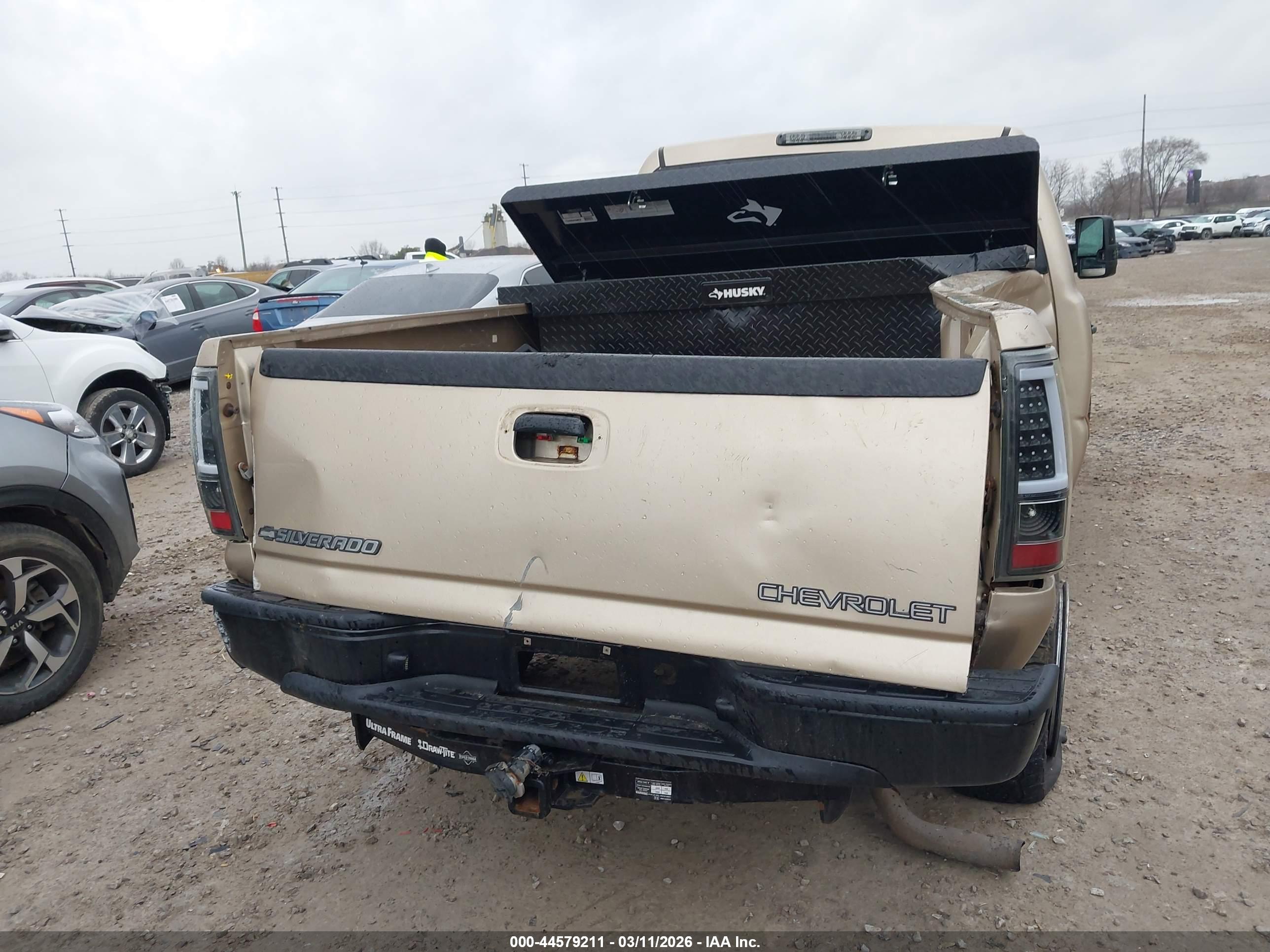 CHEVROLET SILVERADO image 6