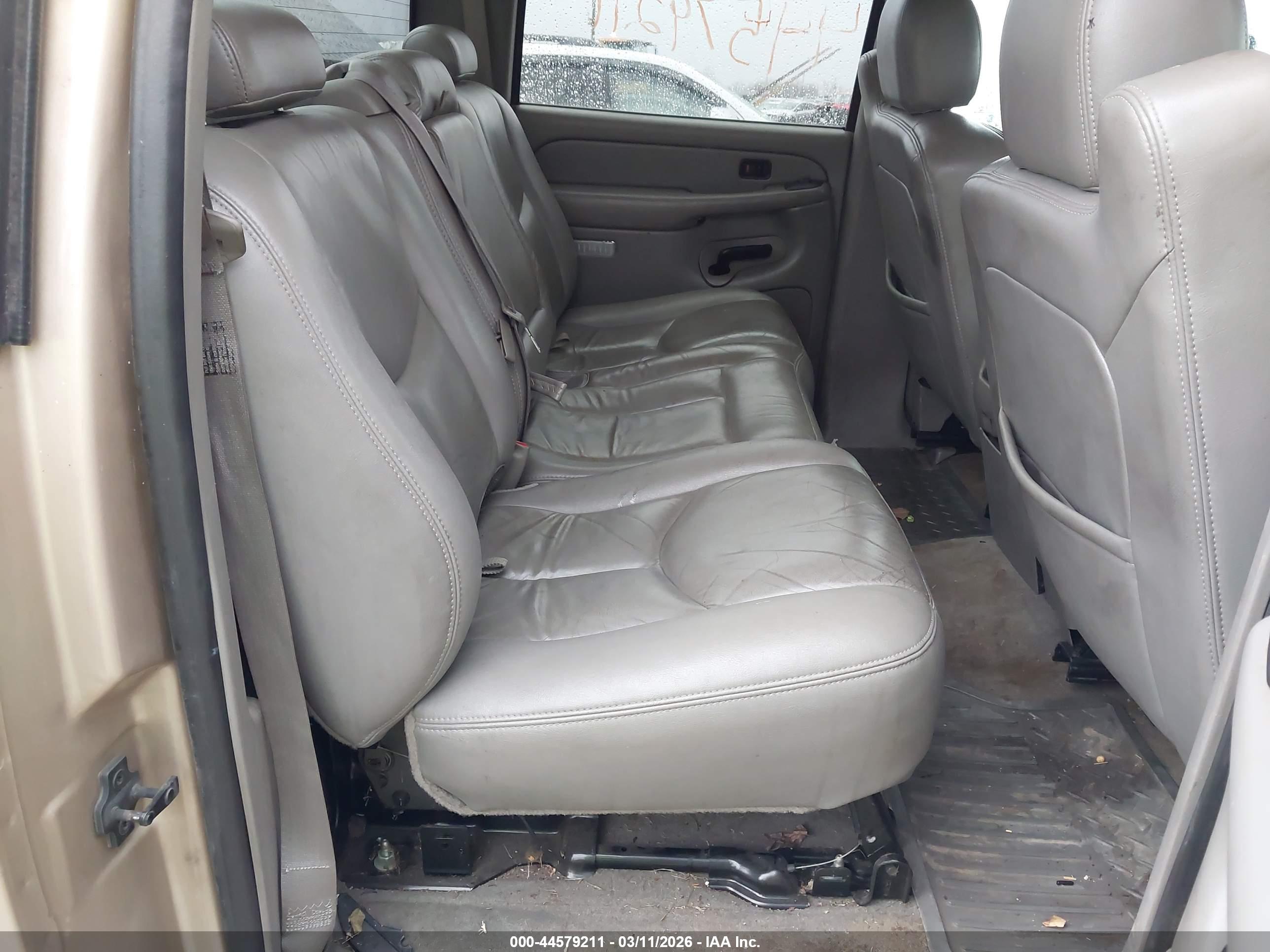 CHEVROLET SILVERADO image 8