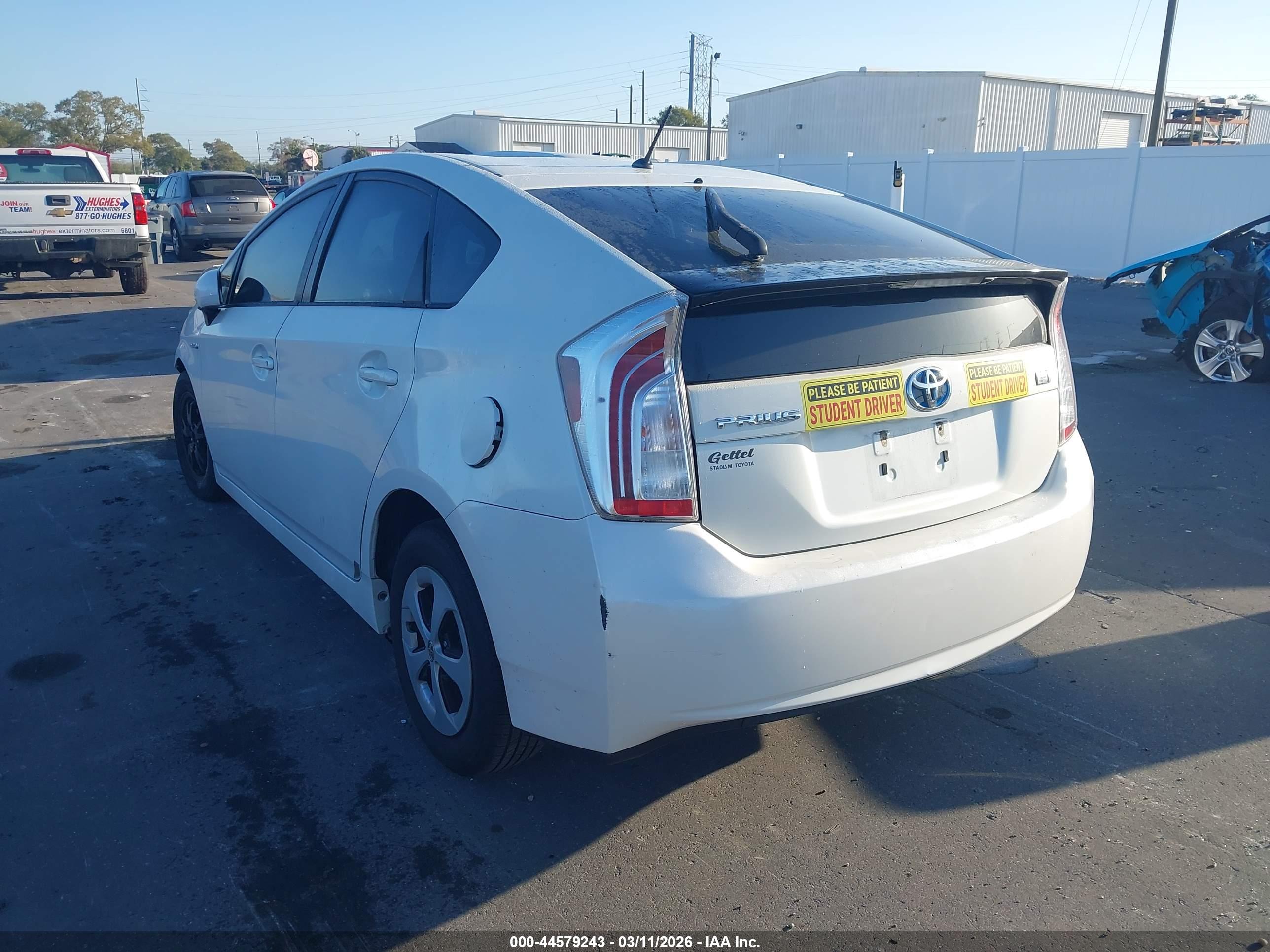 TOYOTA PRIUS image 3