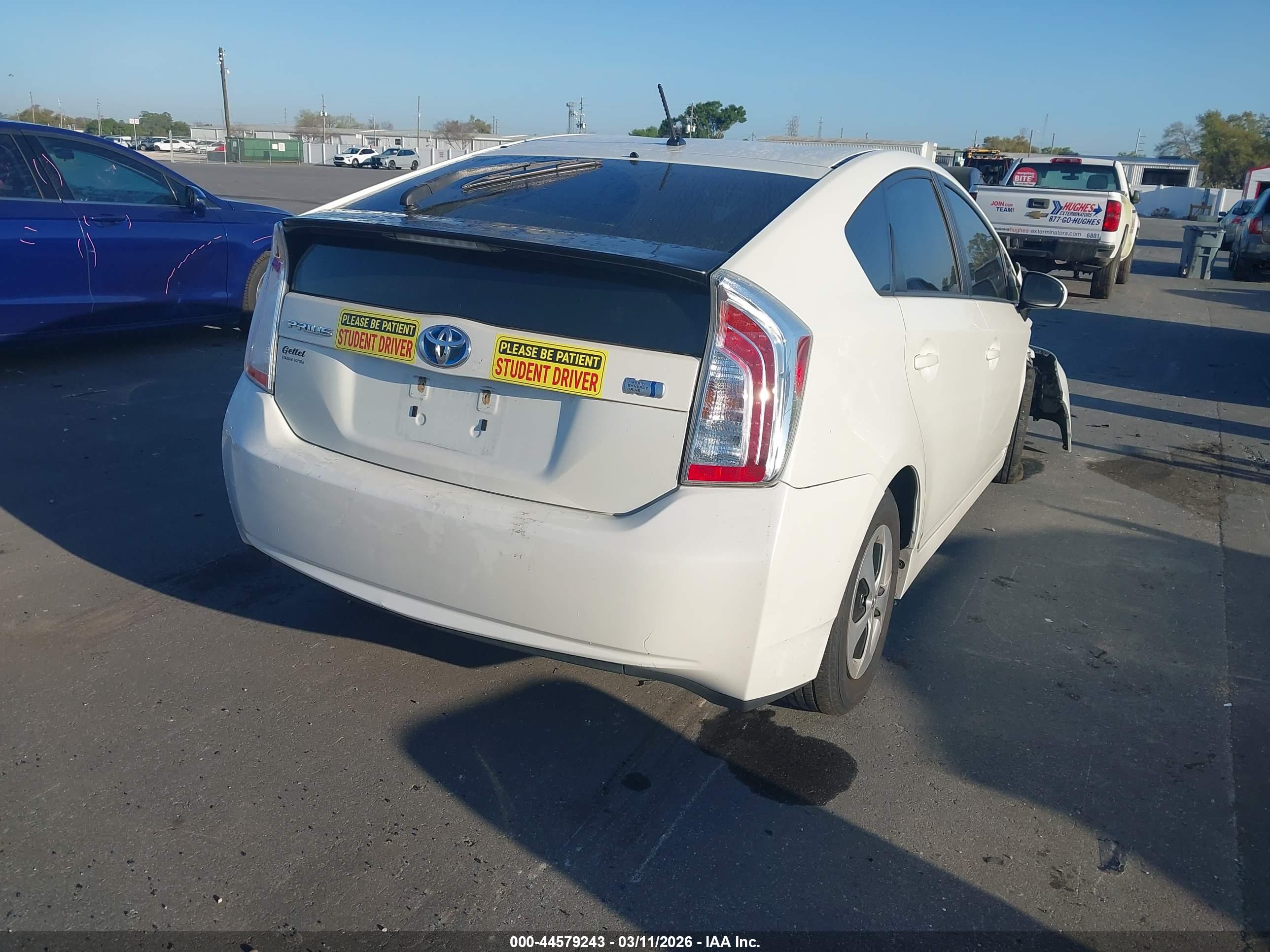 TOYOTA PRIUS image 4