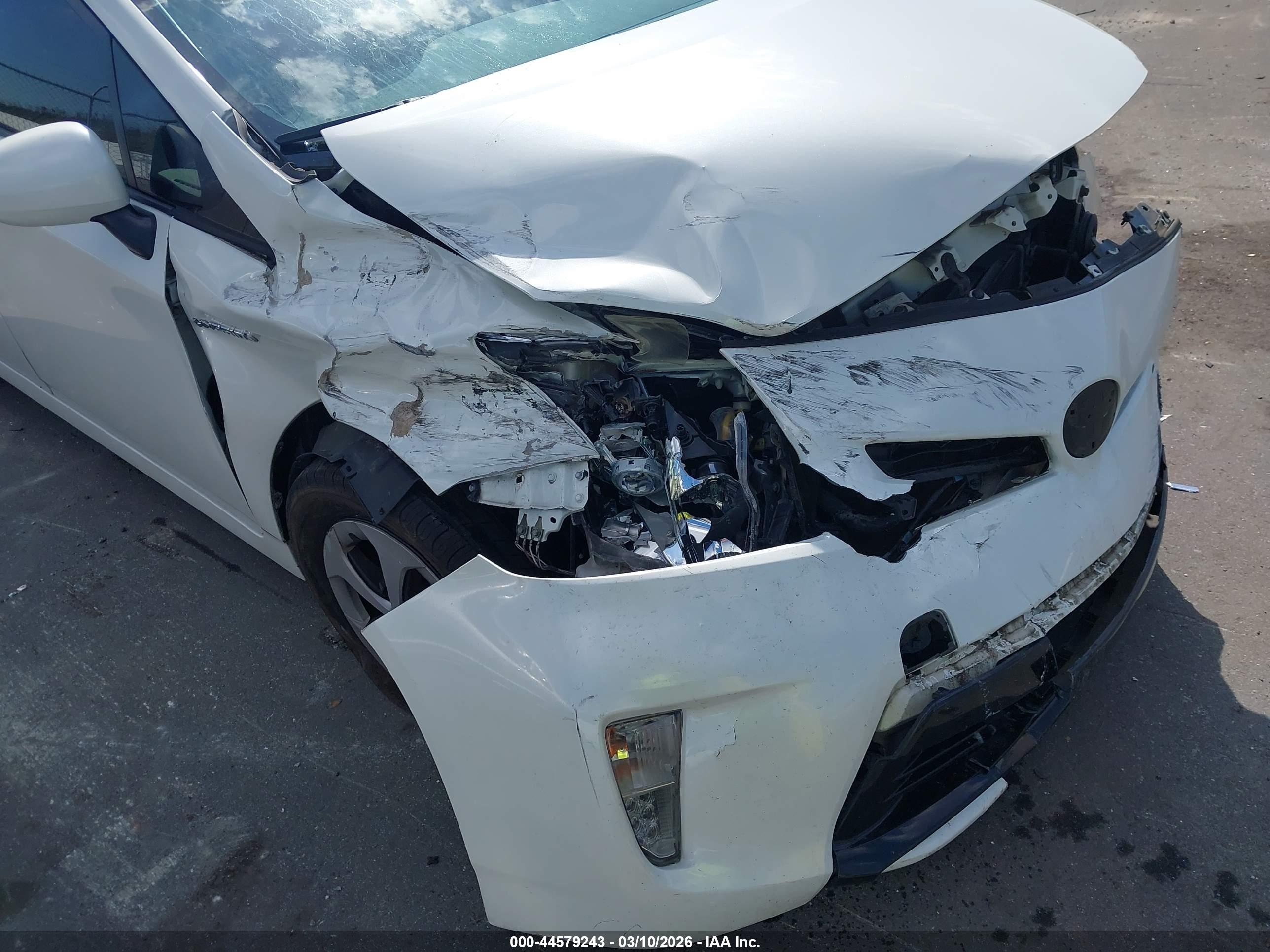TOYOTA PRIUS image 6