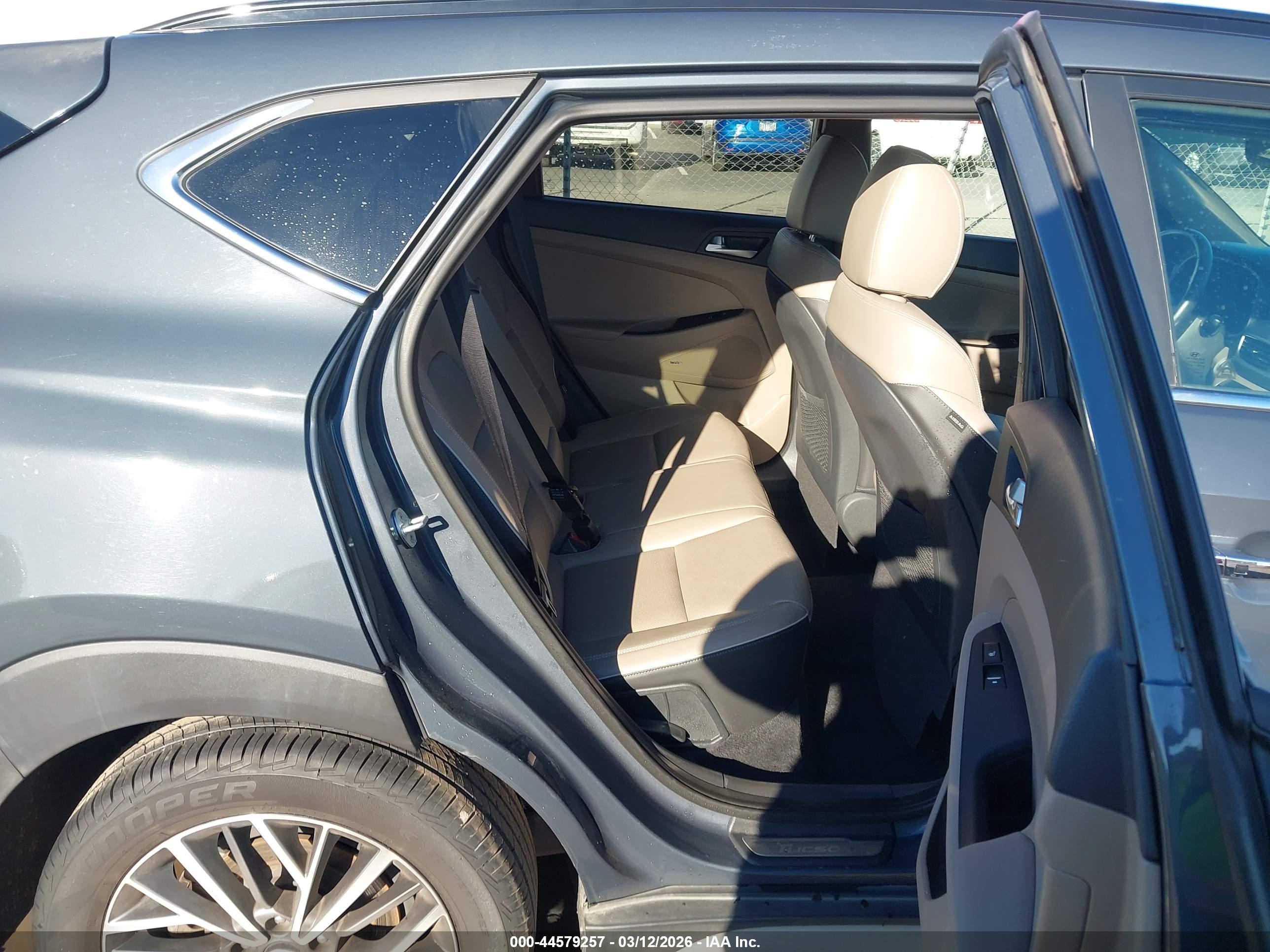 HYUNDAI TUCSON image 8
