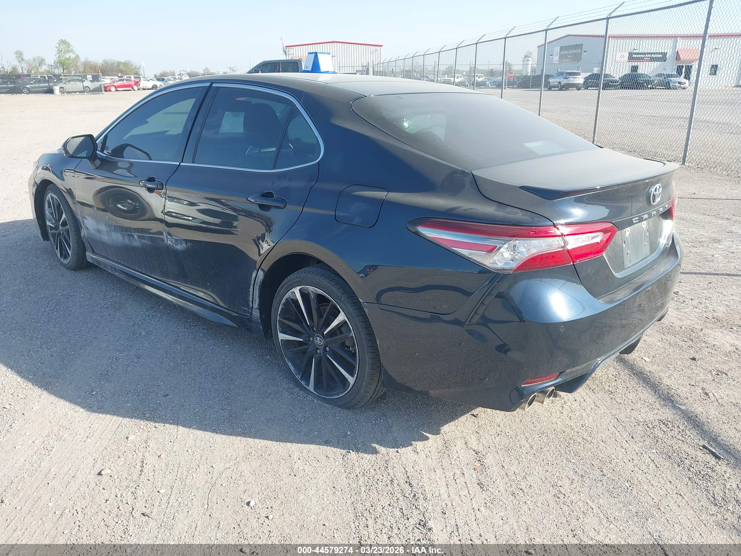 TOYOTA CAMRY image 3
