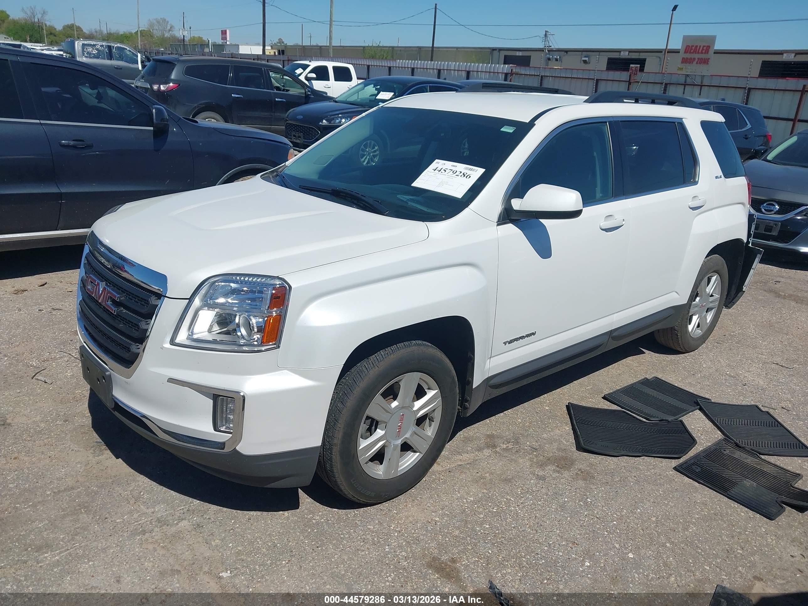 GMC TERRAIN image 2