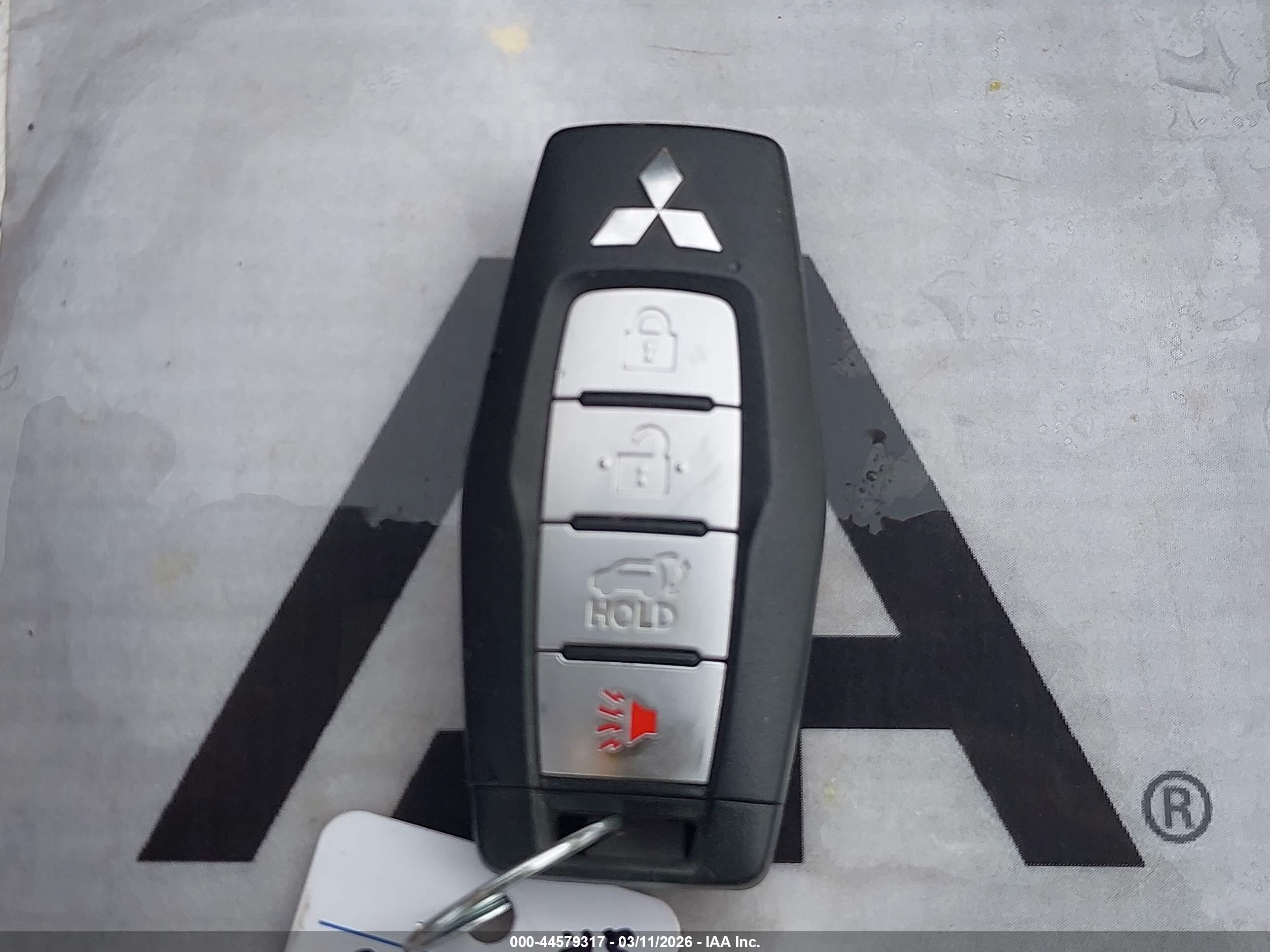 MITSUBISHI OUTLANDER image 11