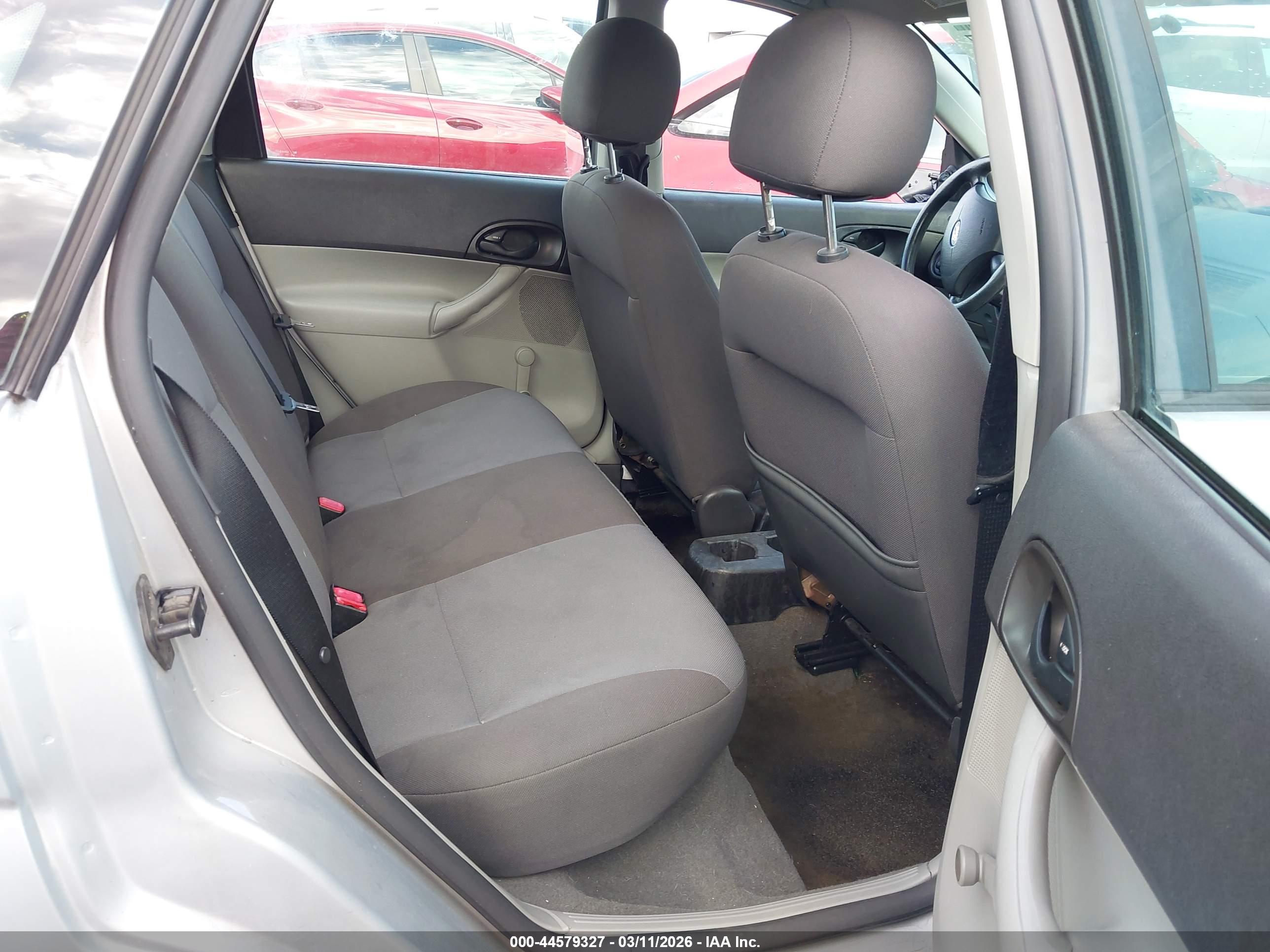 FORD FOCUS image 8