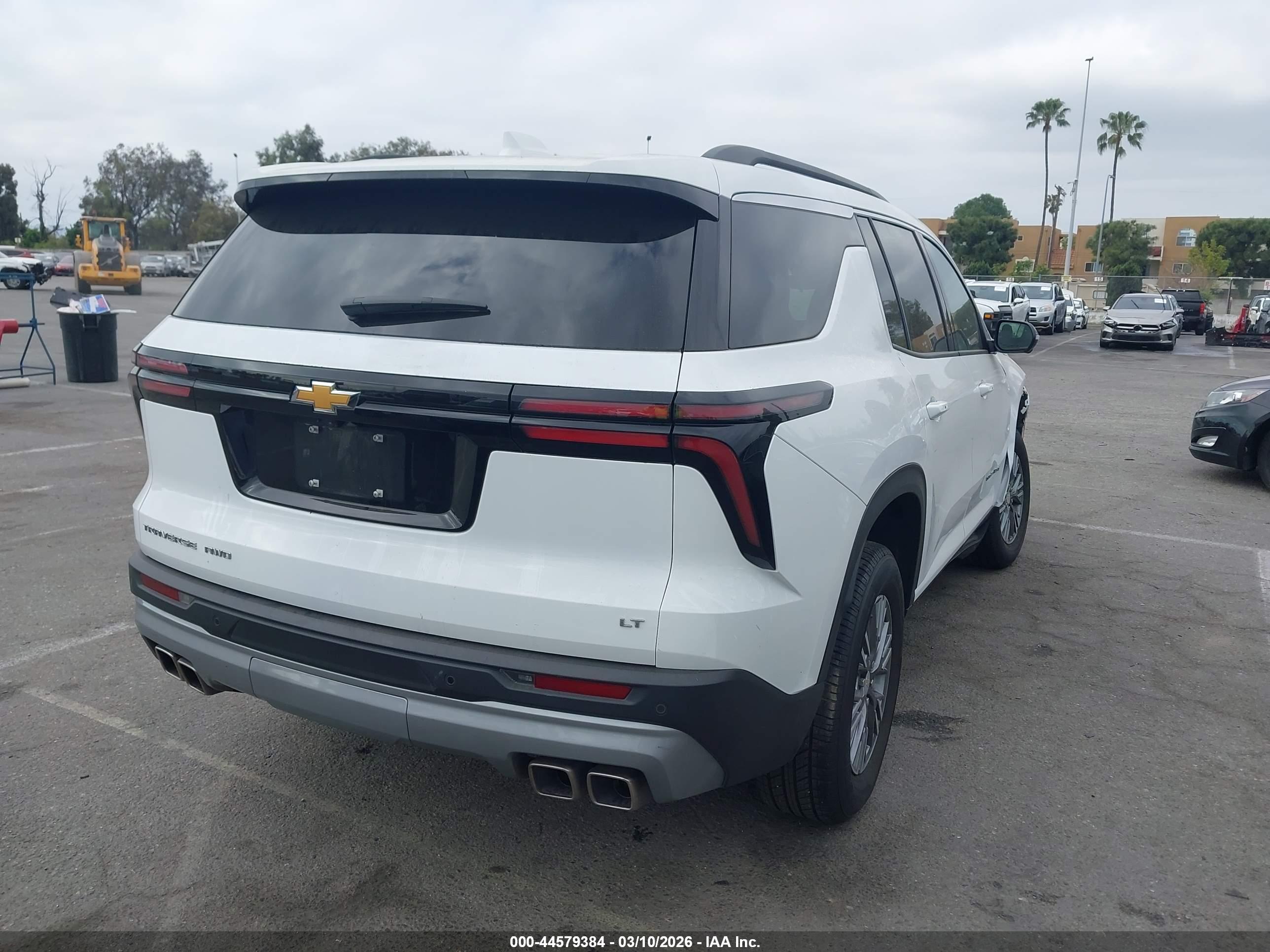 CHEVROLET TRAVERSE image 4