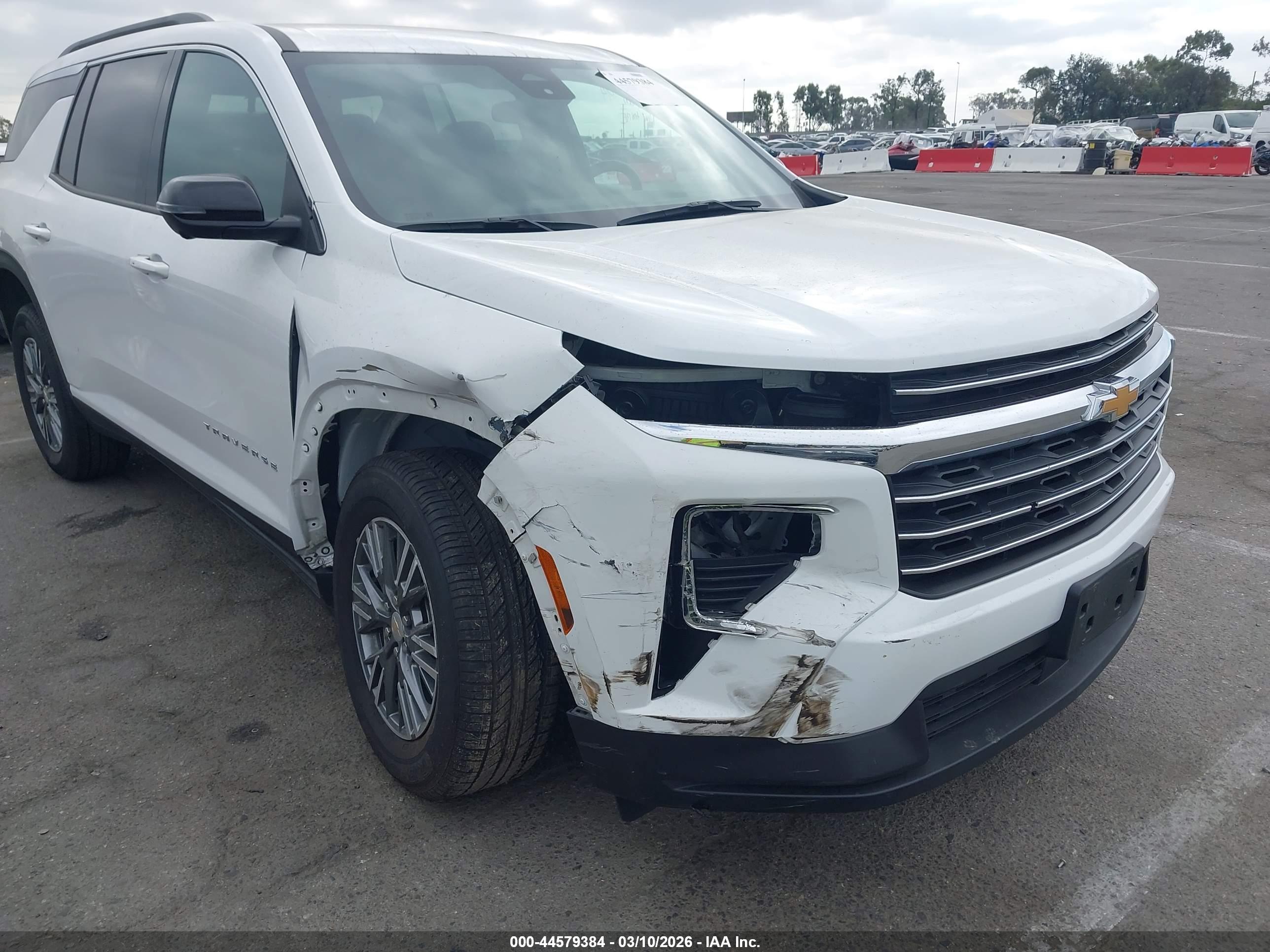 CHEVROLET TRAVERSE image 6