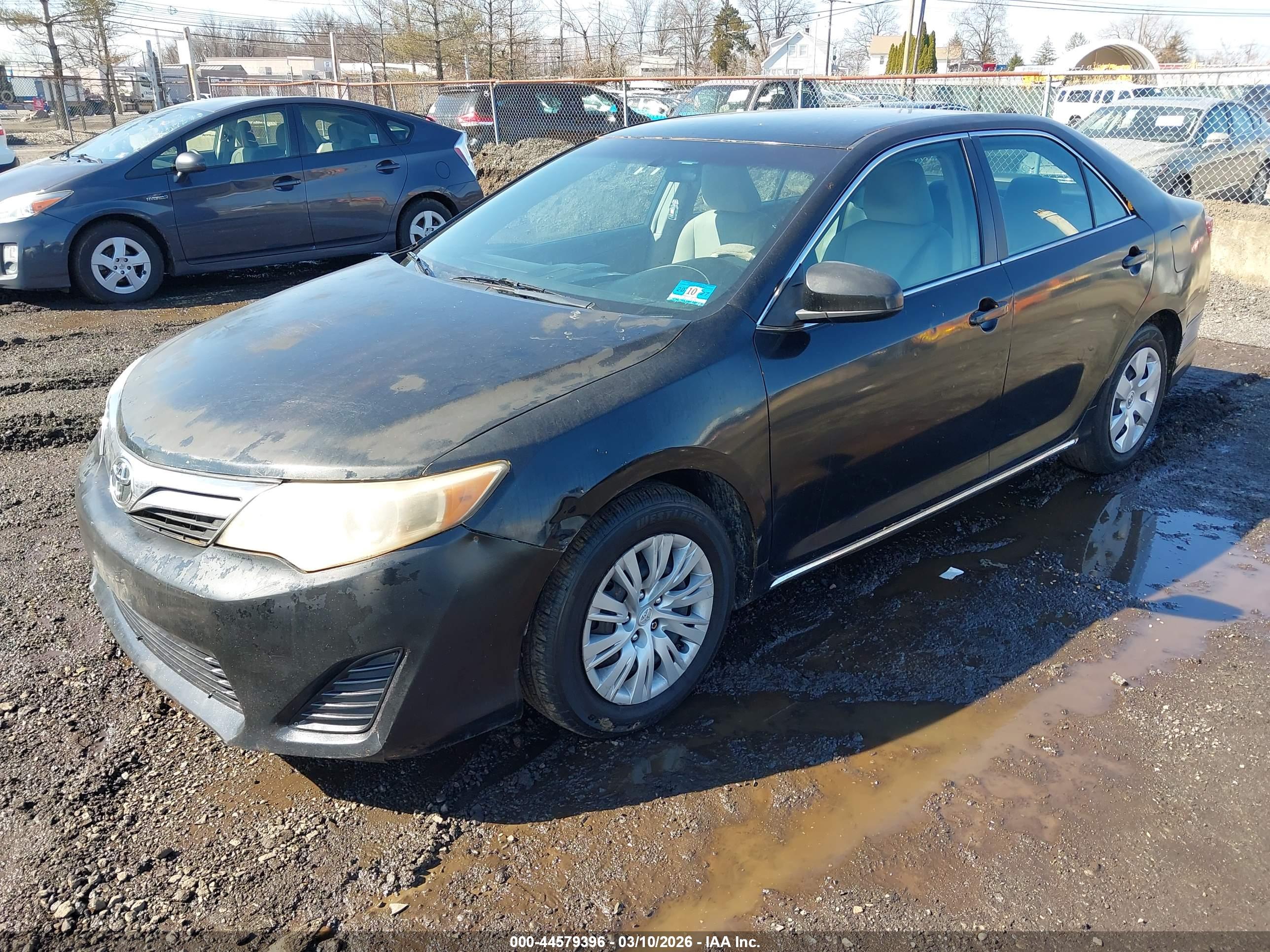 TOYOTA CAMRY image 2