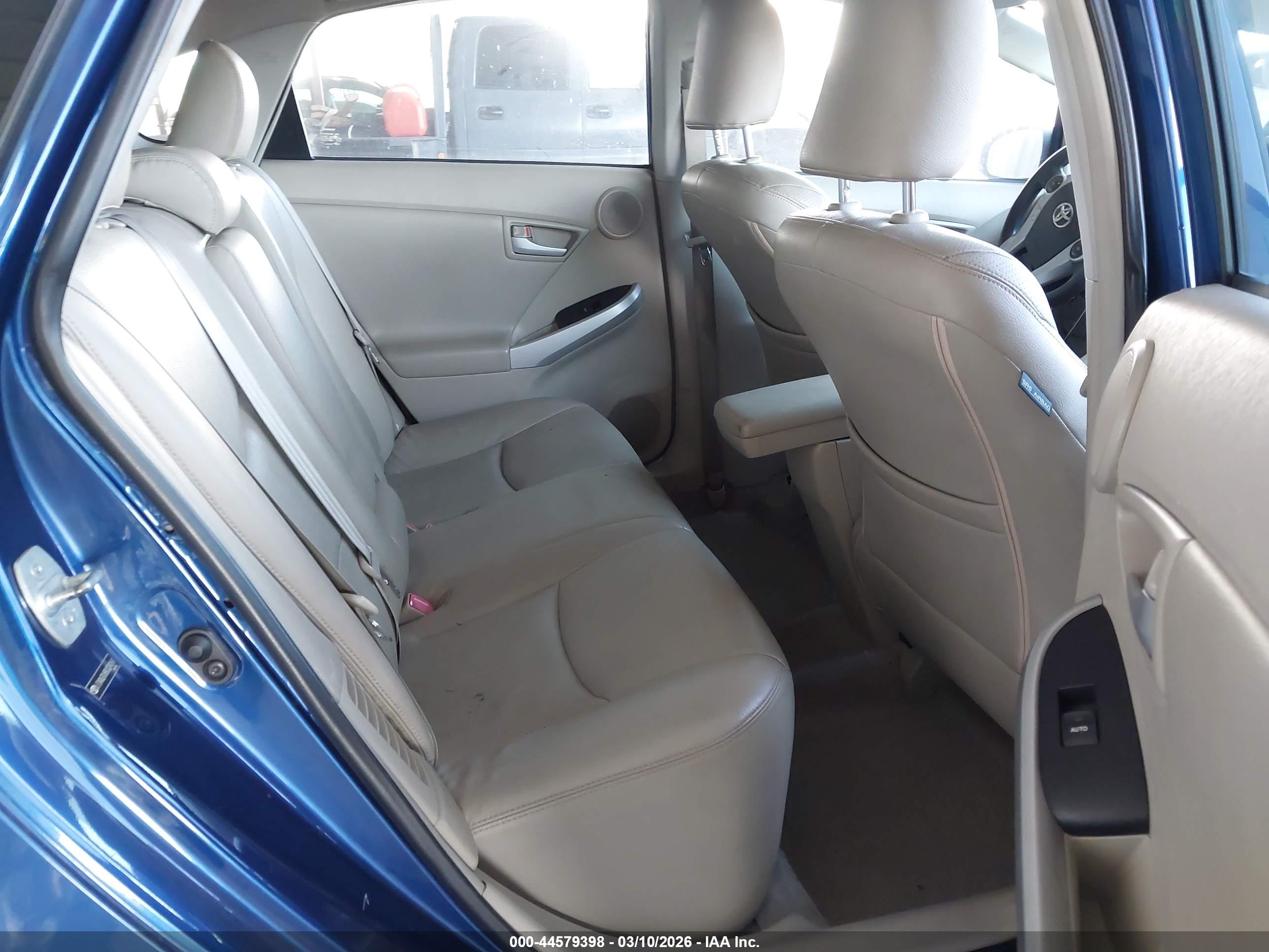 TOYOTA PRIUS image 8