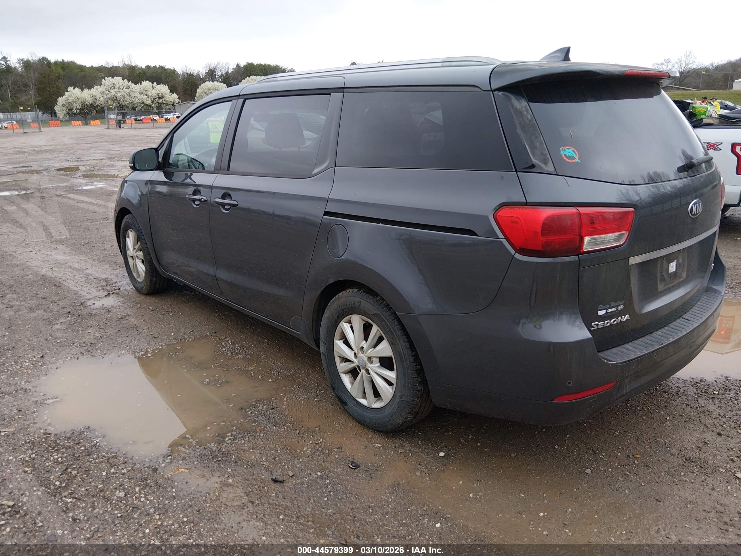 KIA SEDONA image 3
