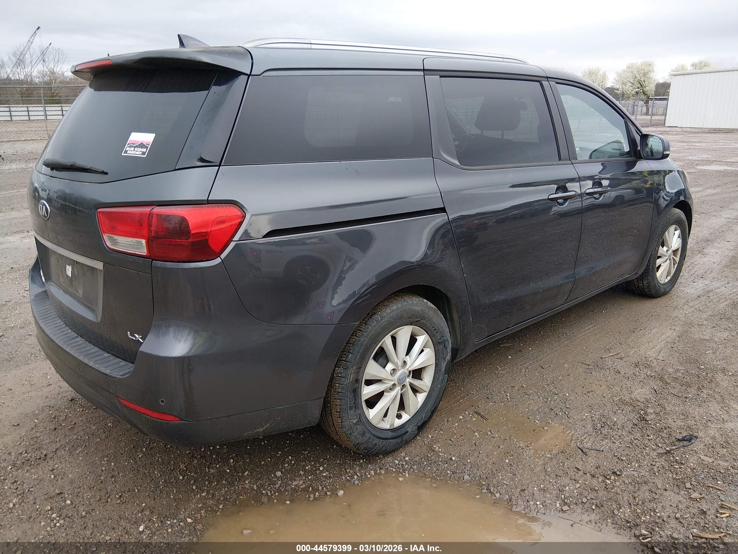 KIA SEDONA image 4