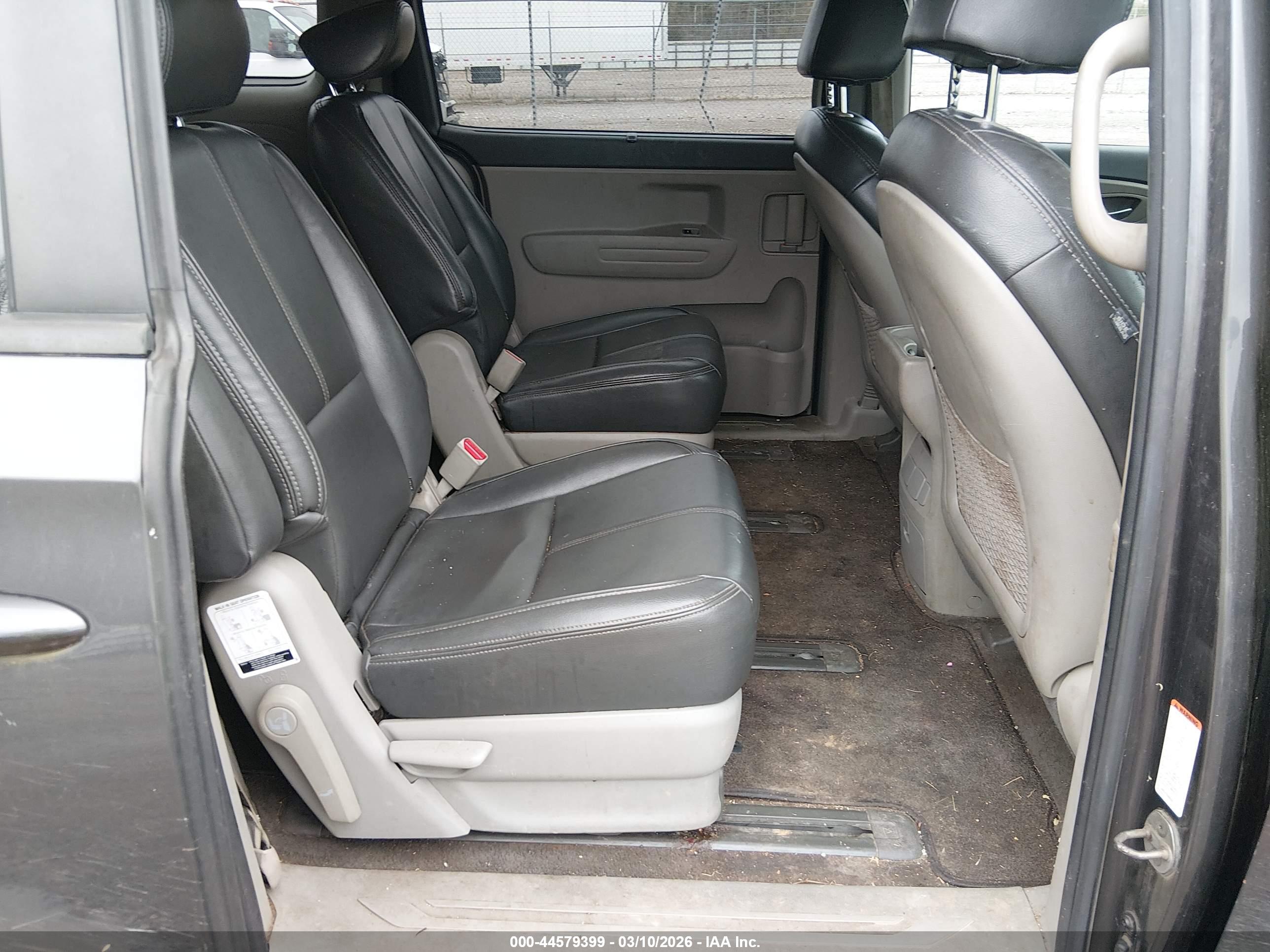 KIA SEDONA image 8