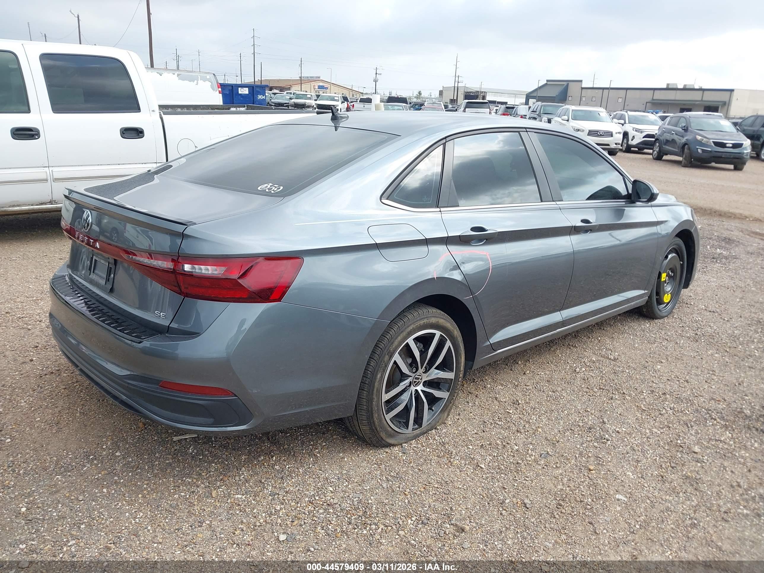 VOLKSWAGEN JETTA image 4