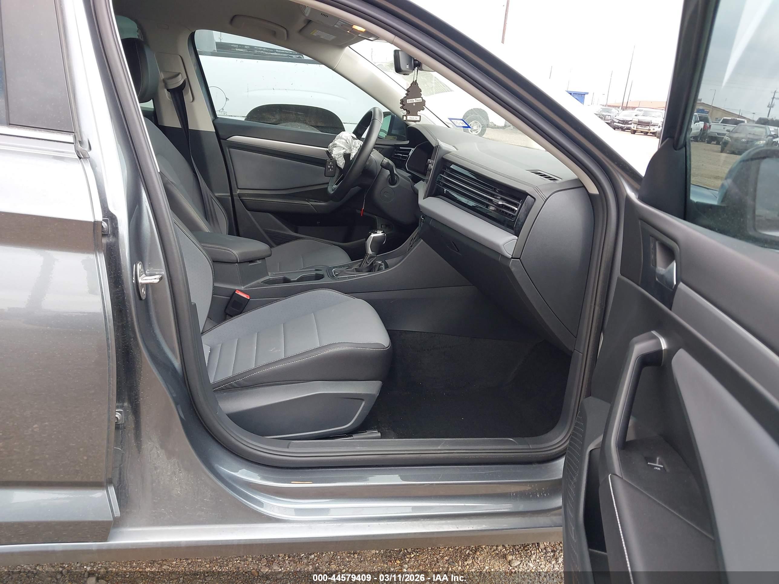 VOLKSWAGEN JETTA image 5