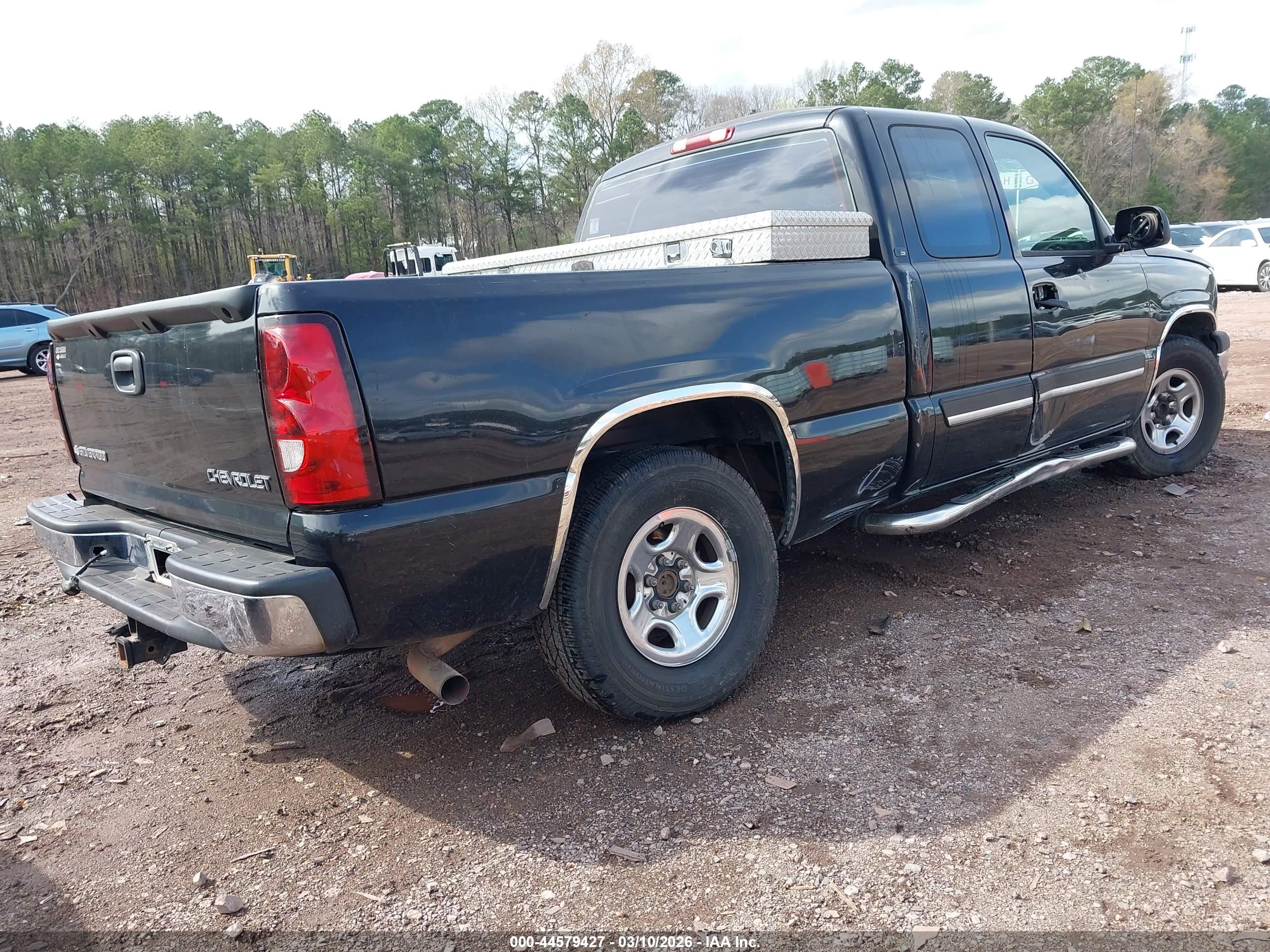 CHEVROLET SILVERADO image 4