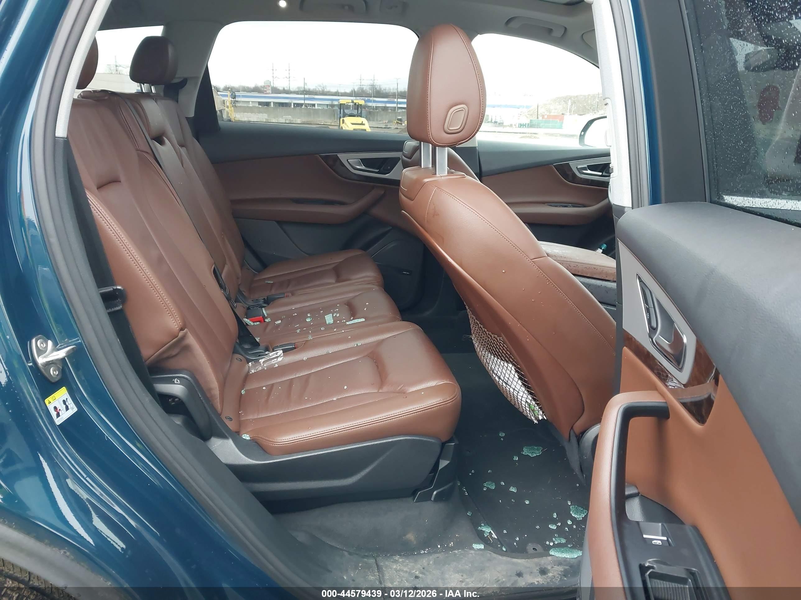 AUDI Q7 image 8