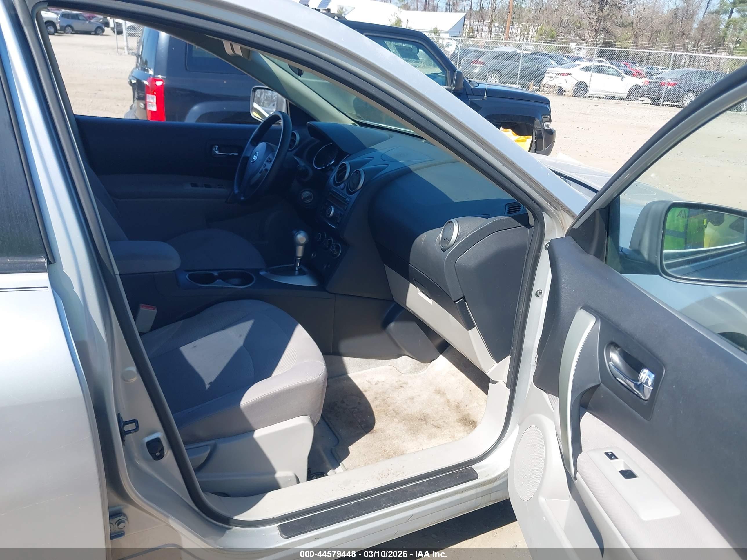 NISSAN ROGUE image 5