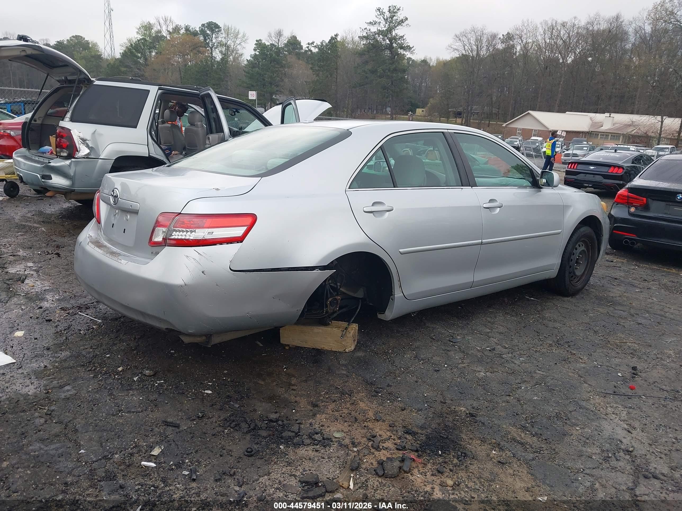 TOYOTA CAMRY image 4