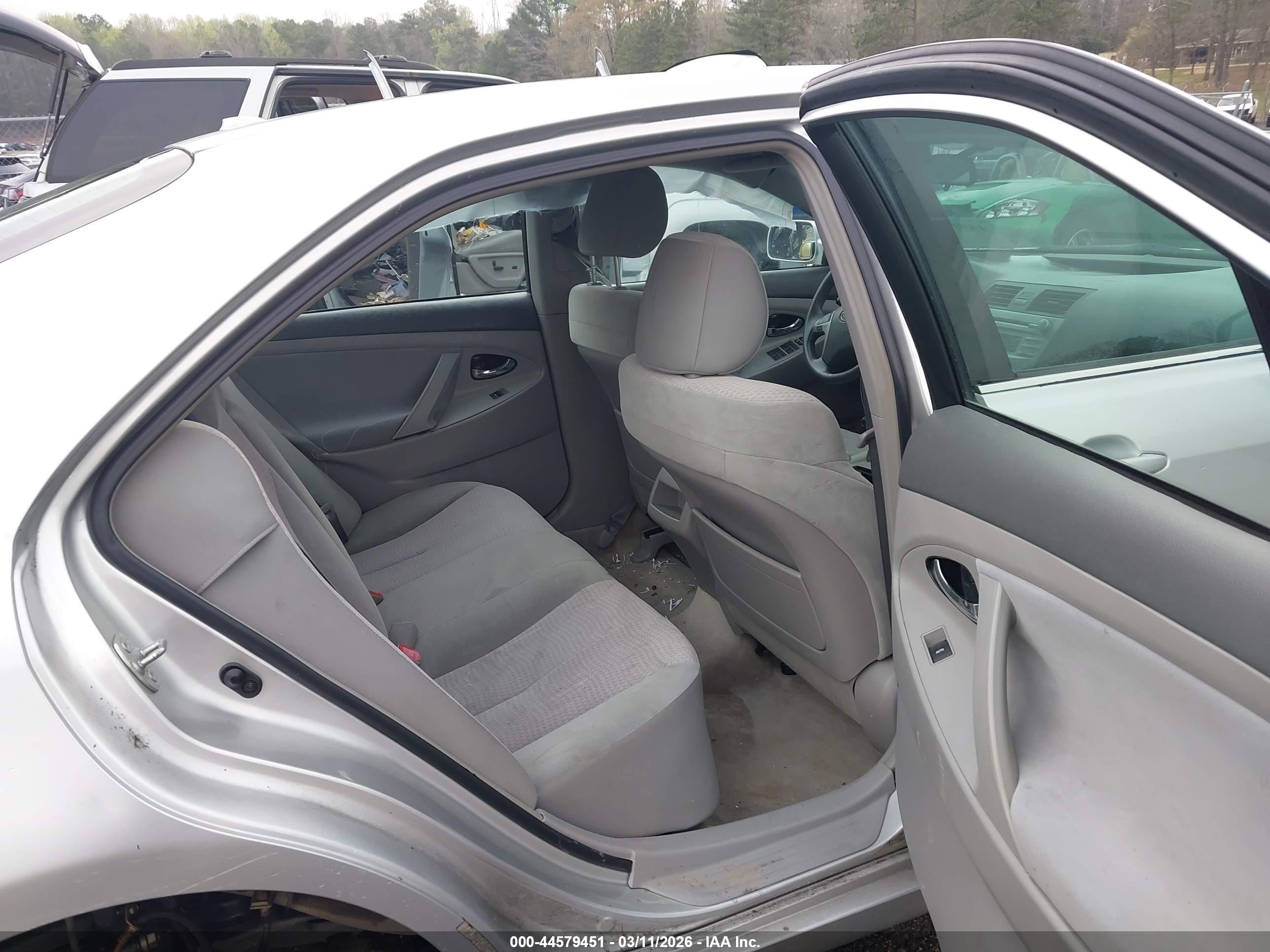 TOYOTA CAMRY image 8