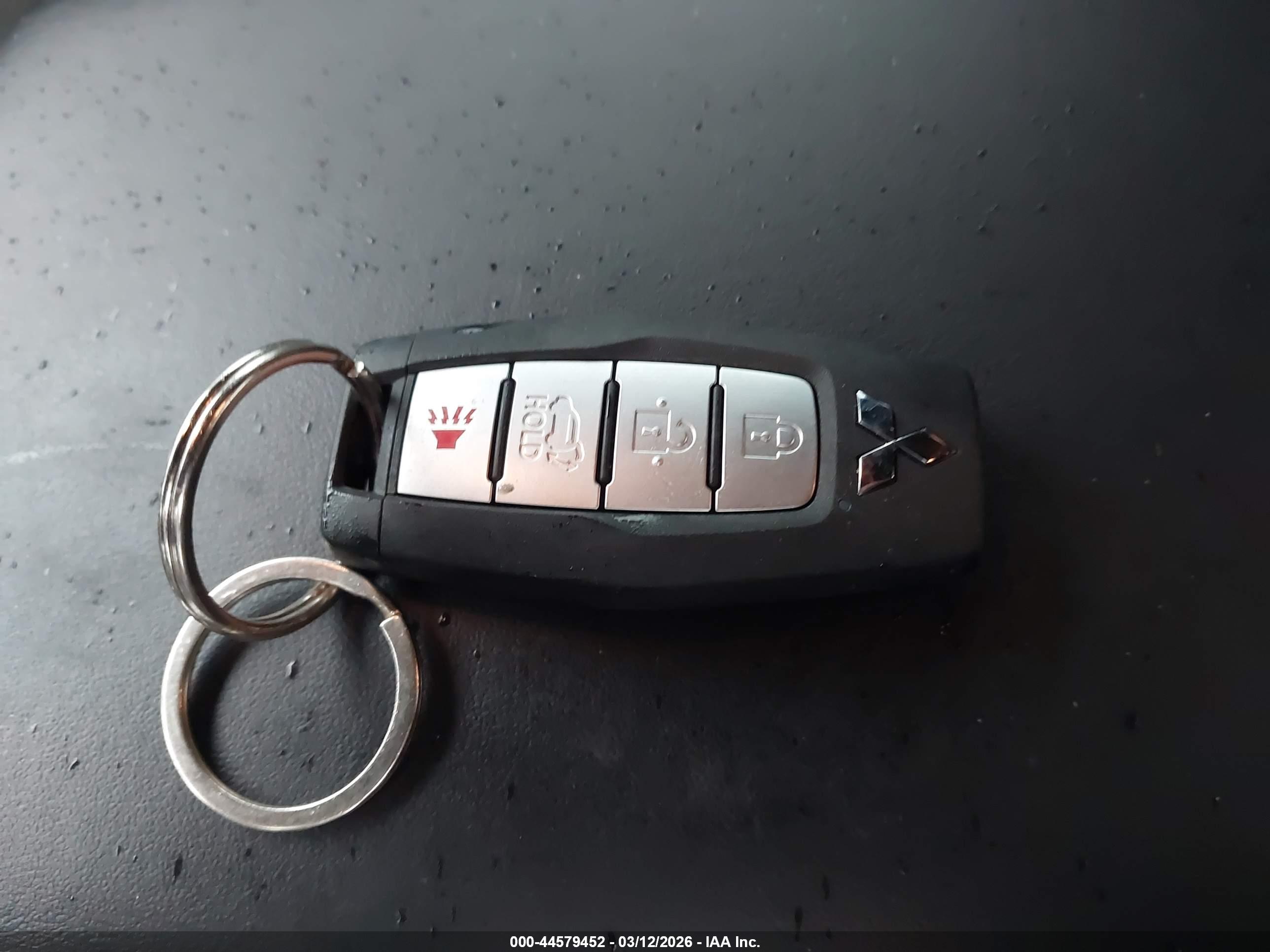 MITSUBISHI OUTLANDER image 11