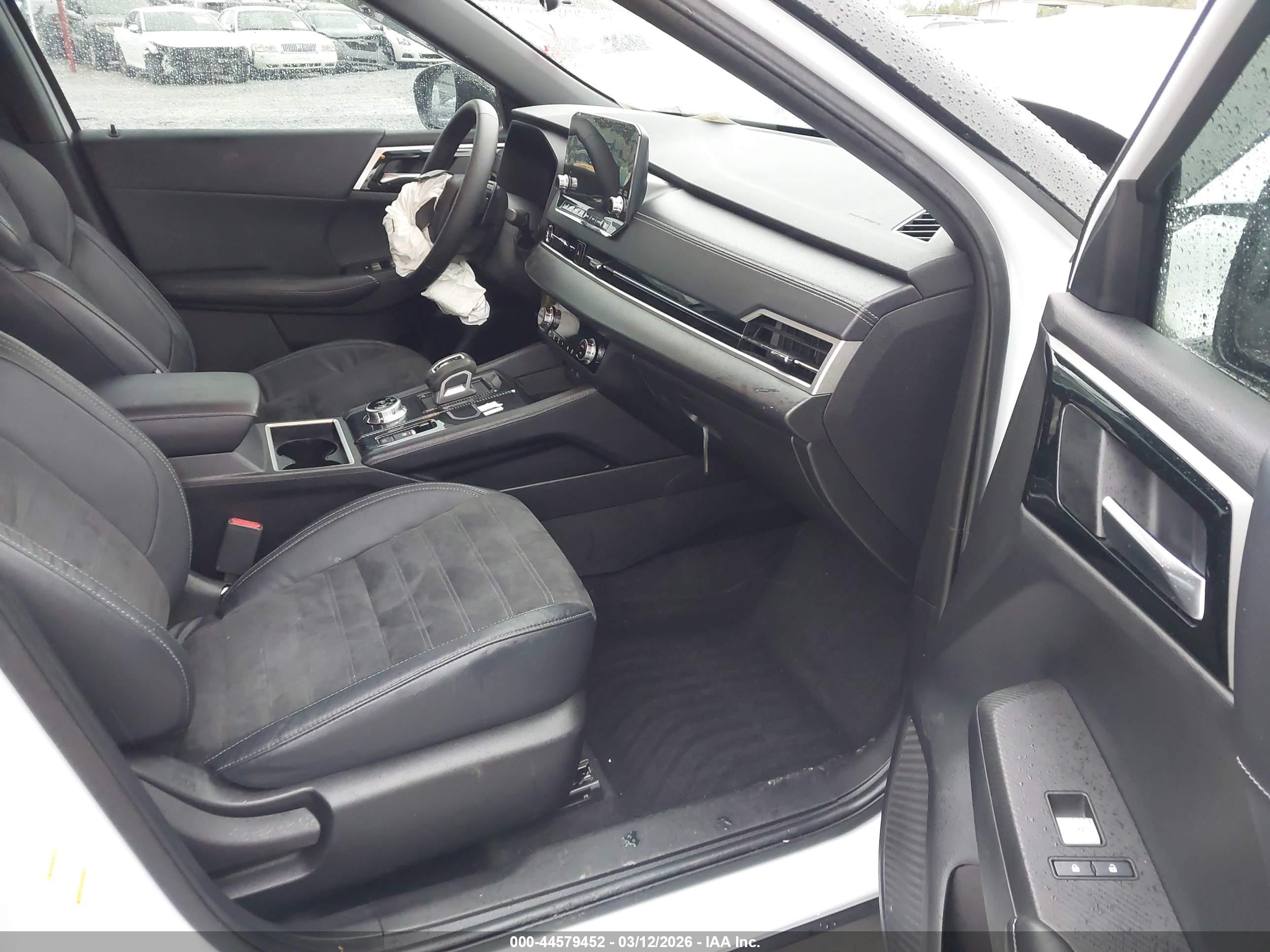 MITSUBISHI OUTLANDER image 5