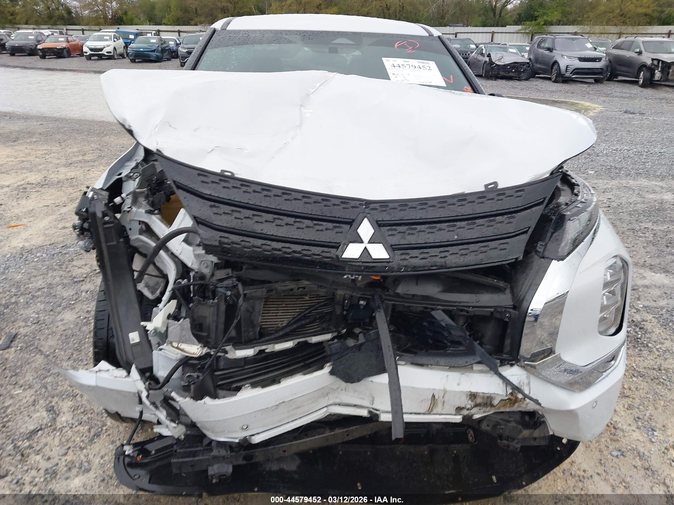 MITSUBISHI OUTLANDER image 6