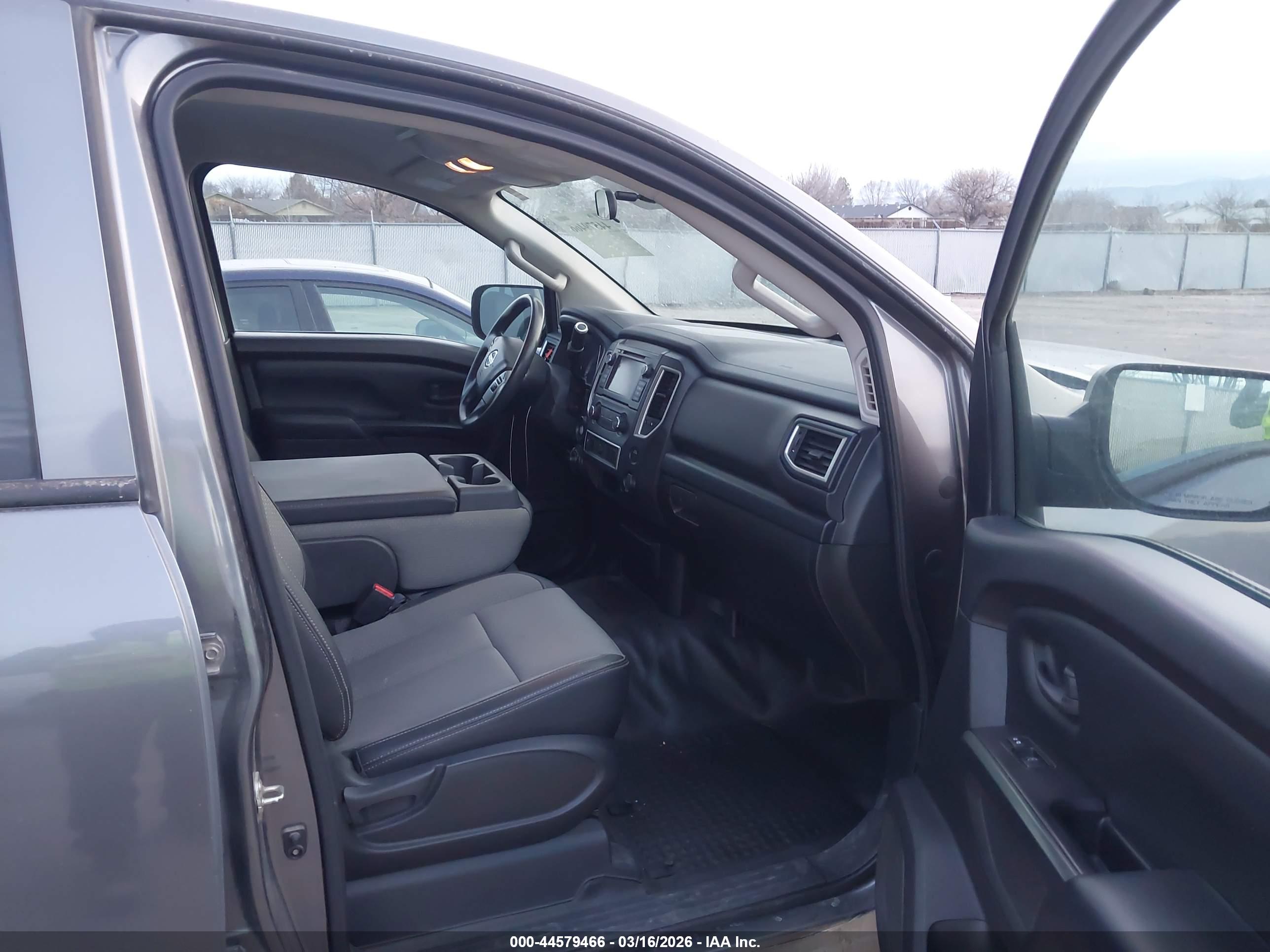 NISSAN TITAN image 5
