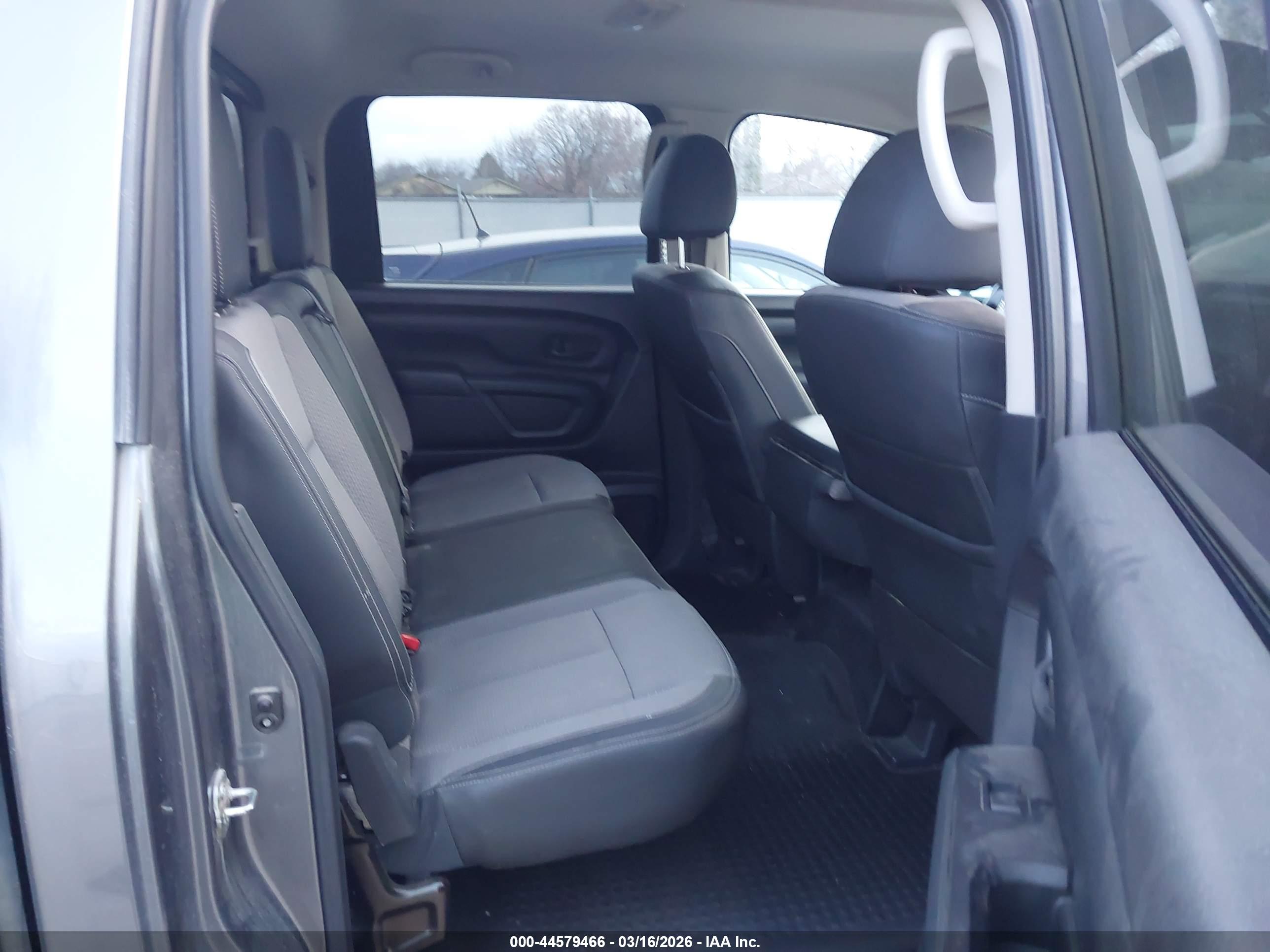 NISSAN TITAN image 8