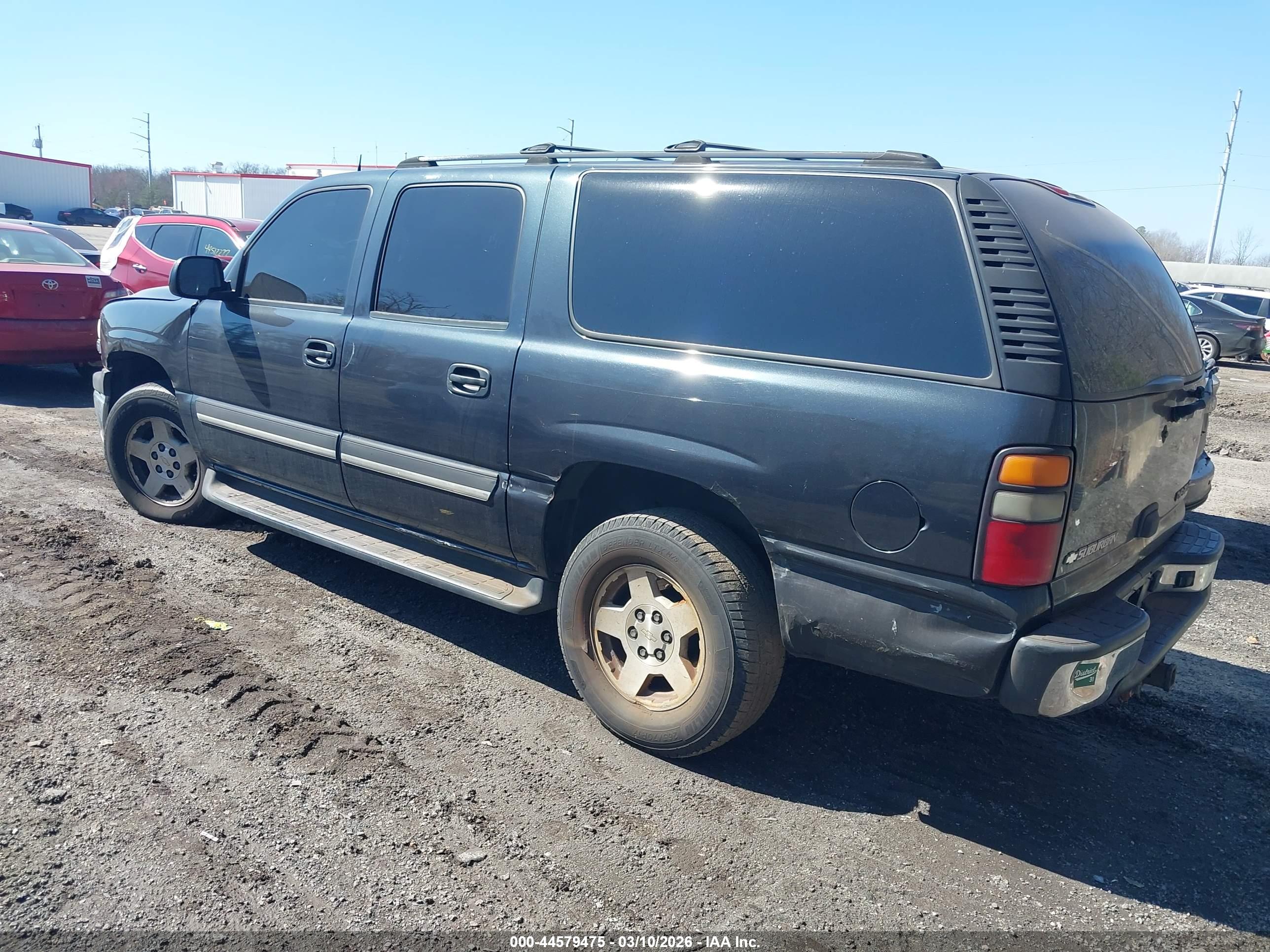 CHEVROLET SUBURBAN image 3