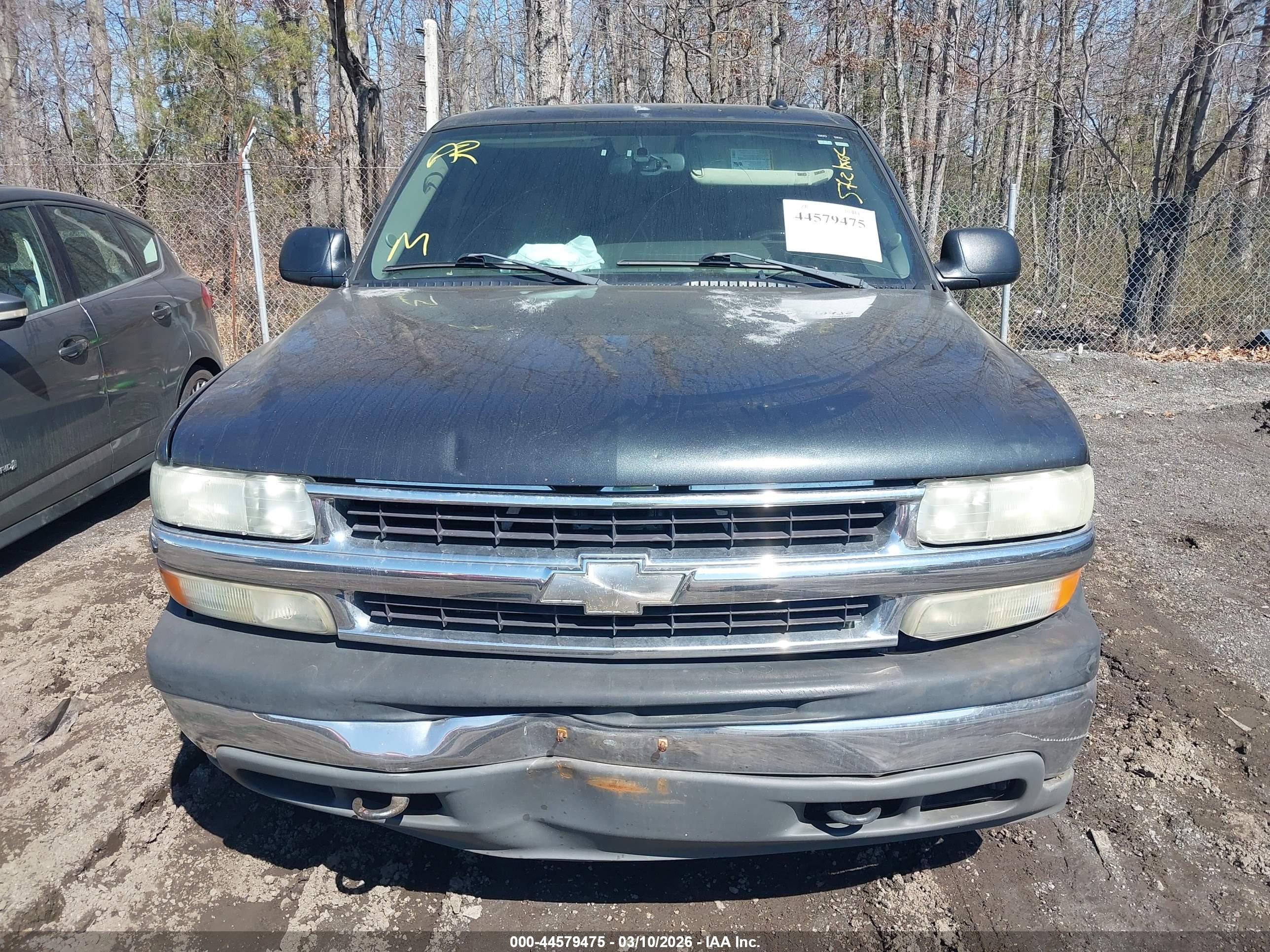 CHEVROLET SUBURBAN image 6