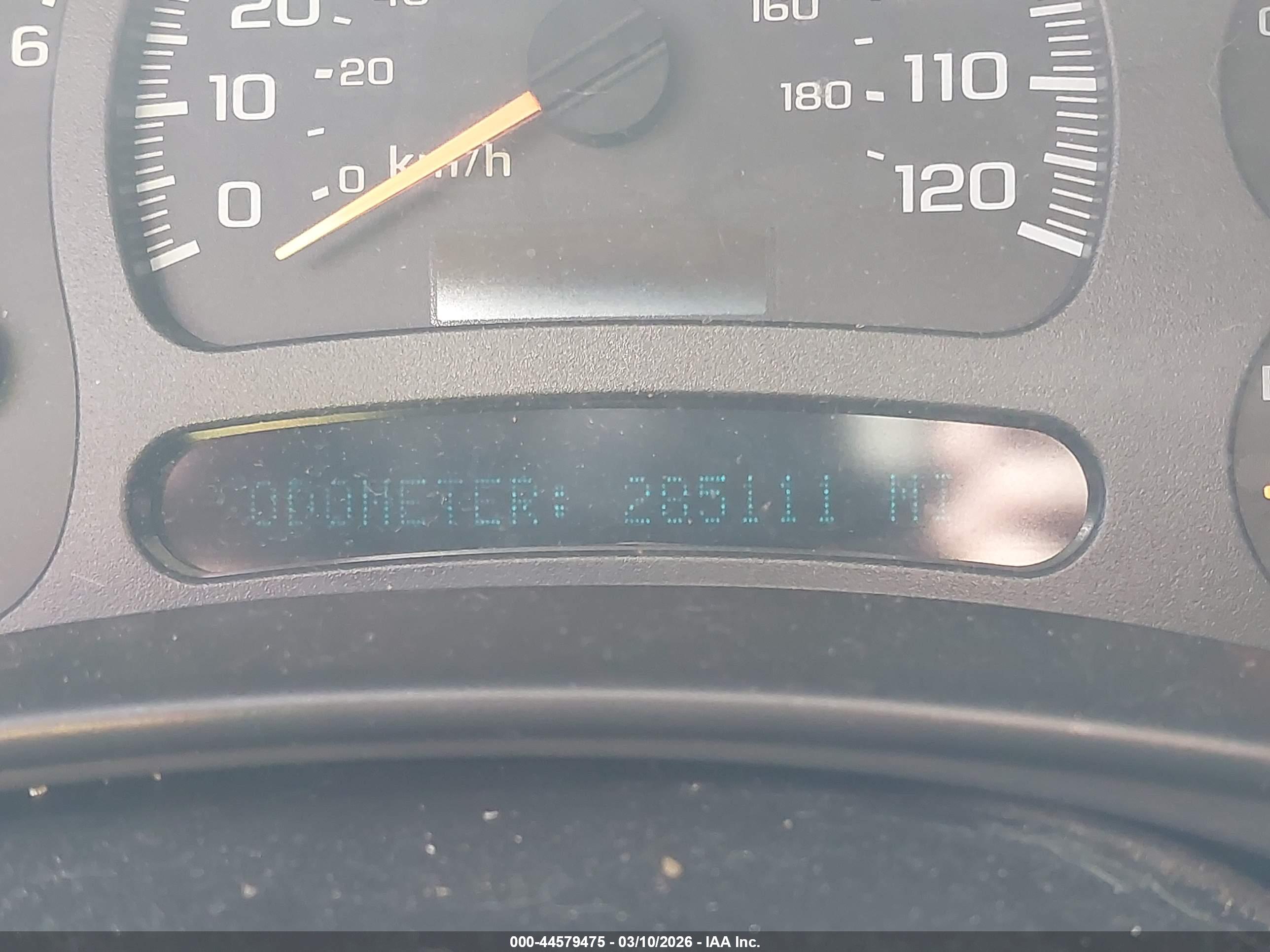 CHEVROLET SUBURBAN image 7