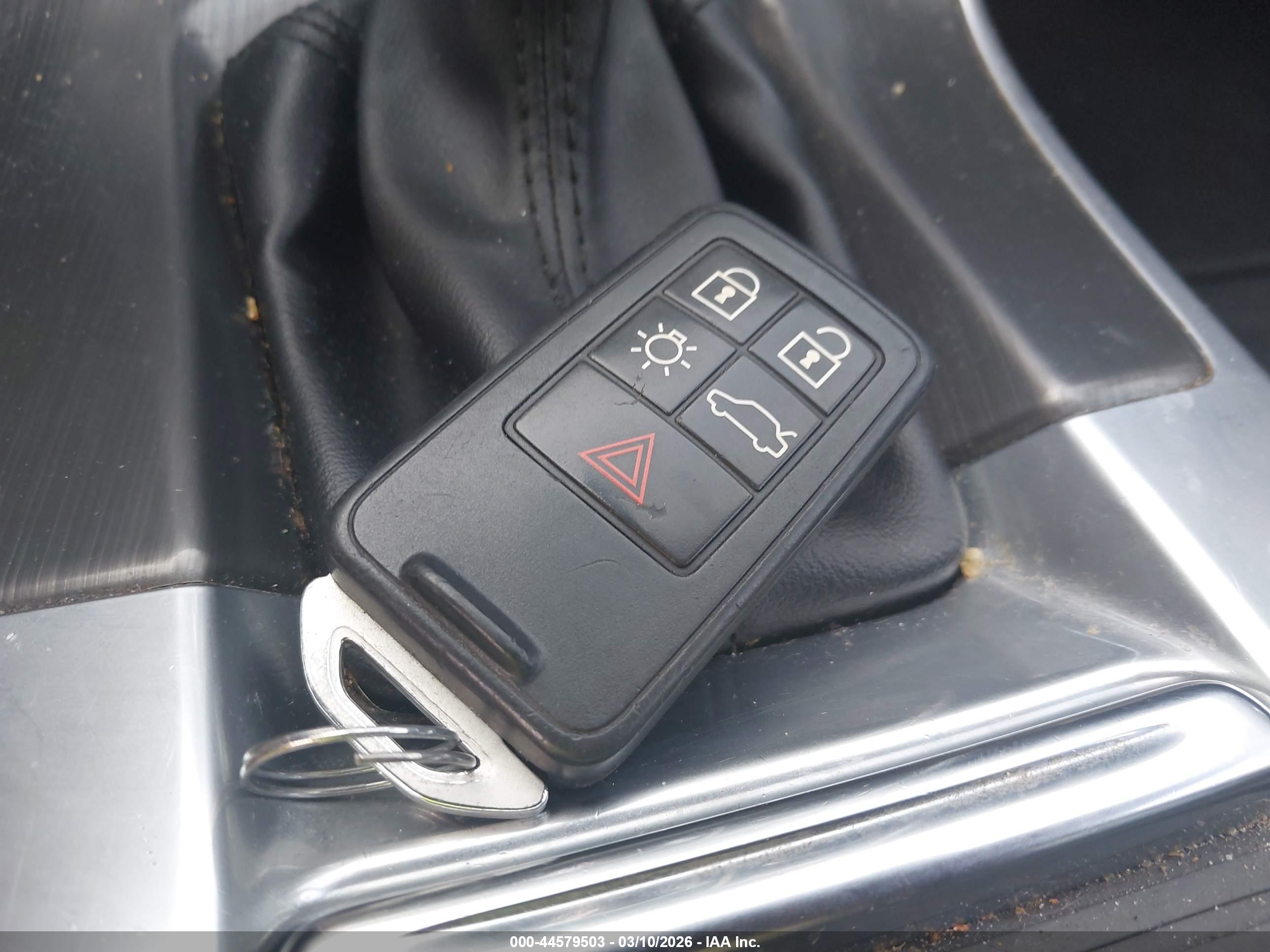 VOLVO XC60 image 11