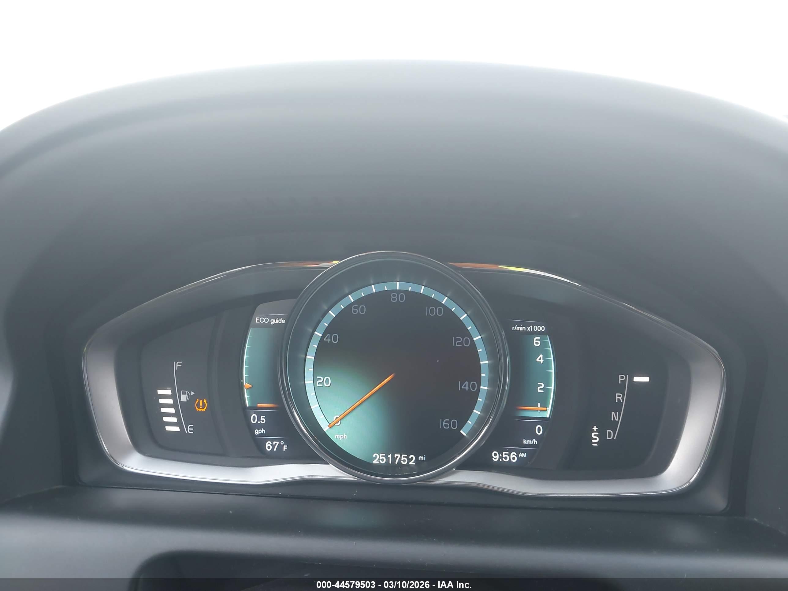 VOLVO XC60 image 7