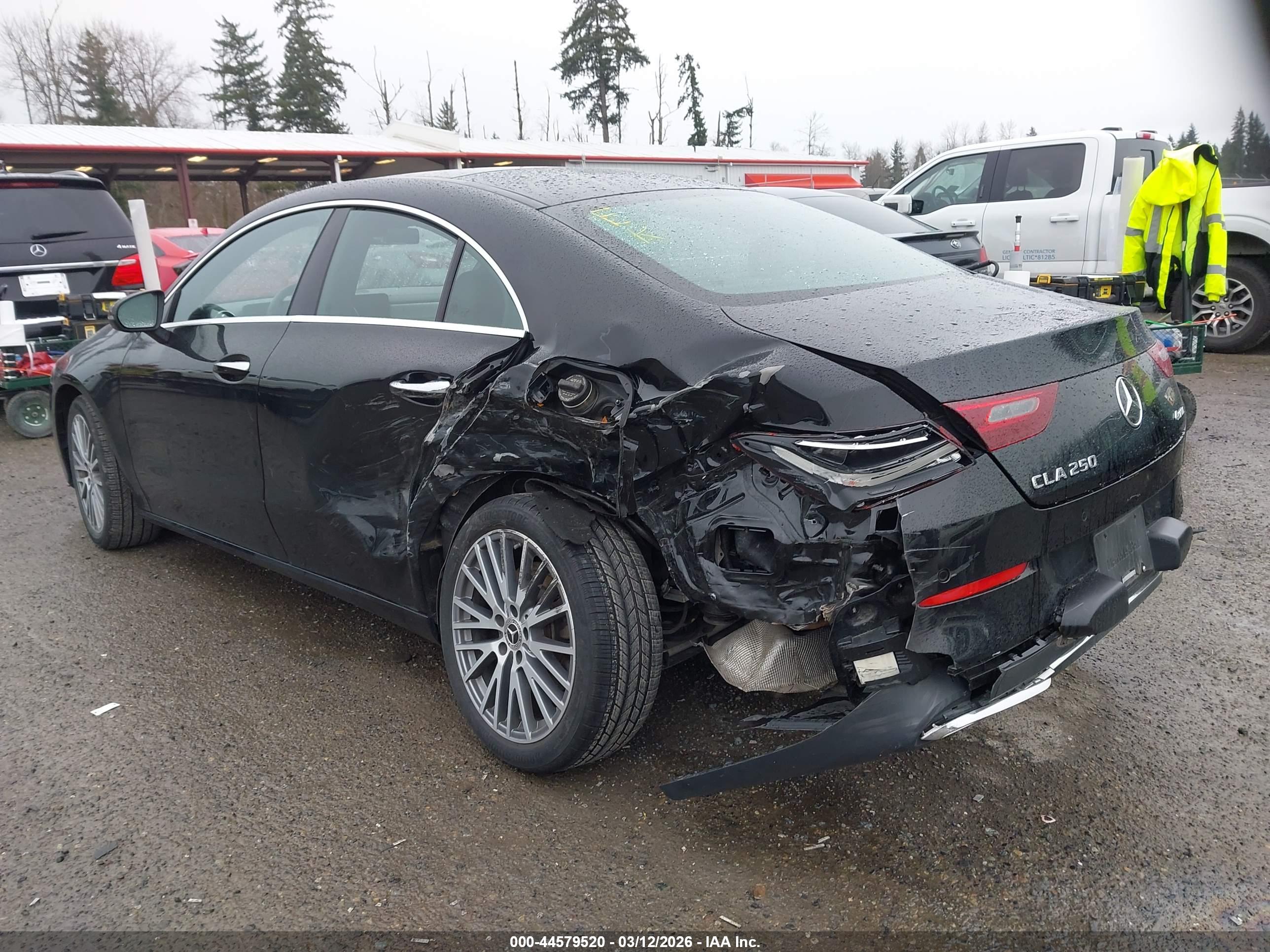 MERCEDES-BENZ CLA image 3